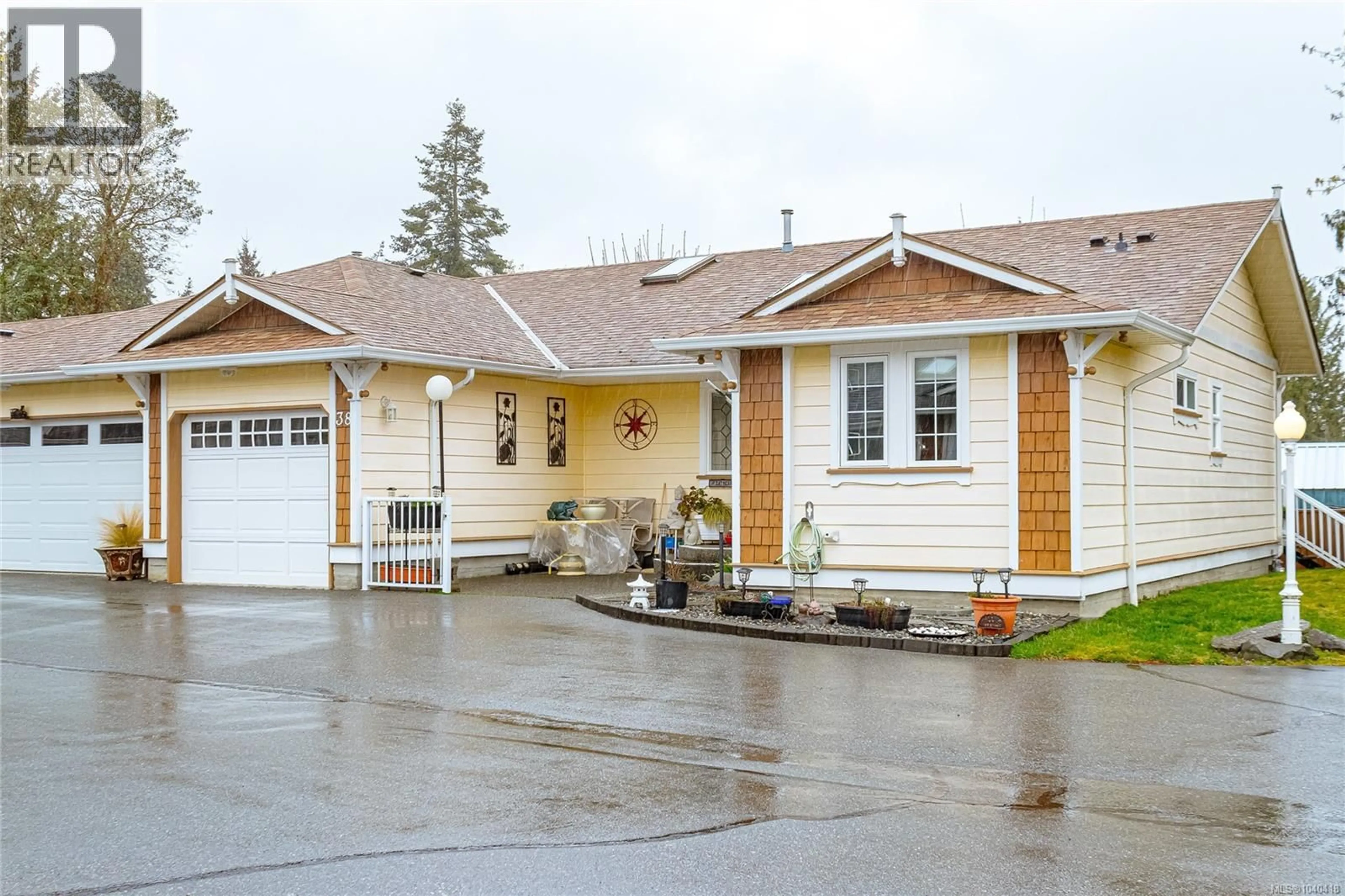 Home with vinyl exterior material, street for 38 - 9933 CHEMAINUS ROAD, Chemainus British Columbia V0R1K1