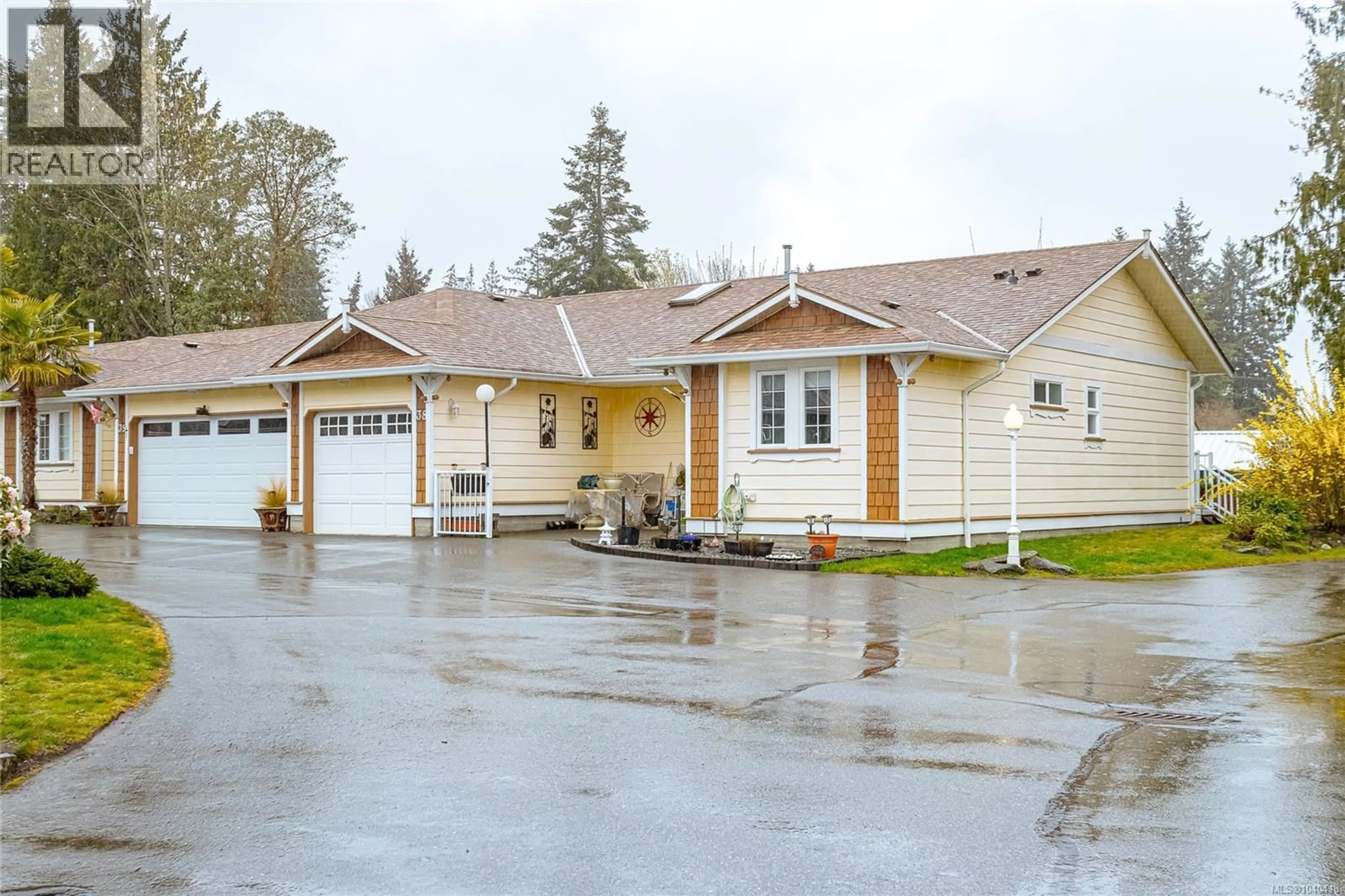 Home with vinyl exterior material, street for 38 - 9933 CHEMAINUS ROAD, Chemainus British Columbia V0R1K1