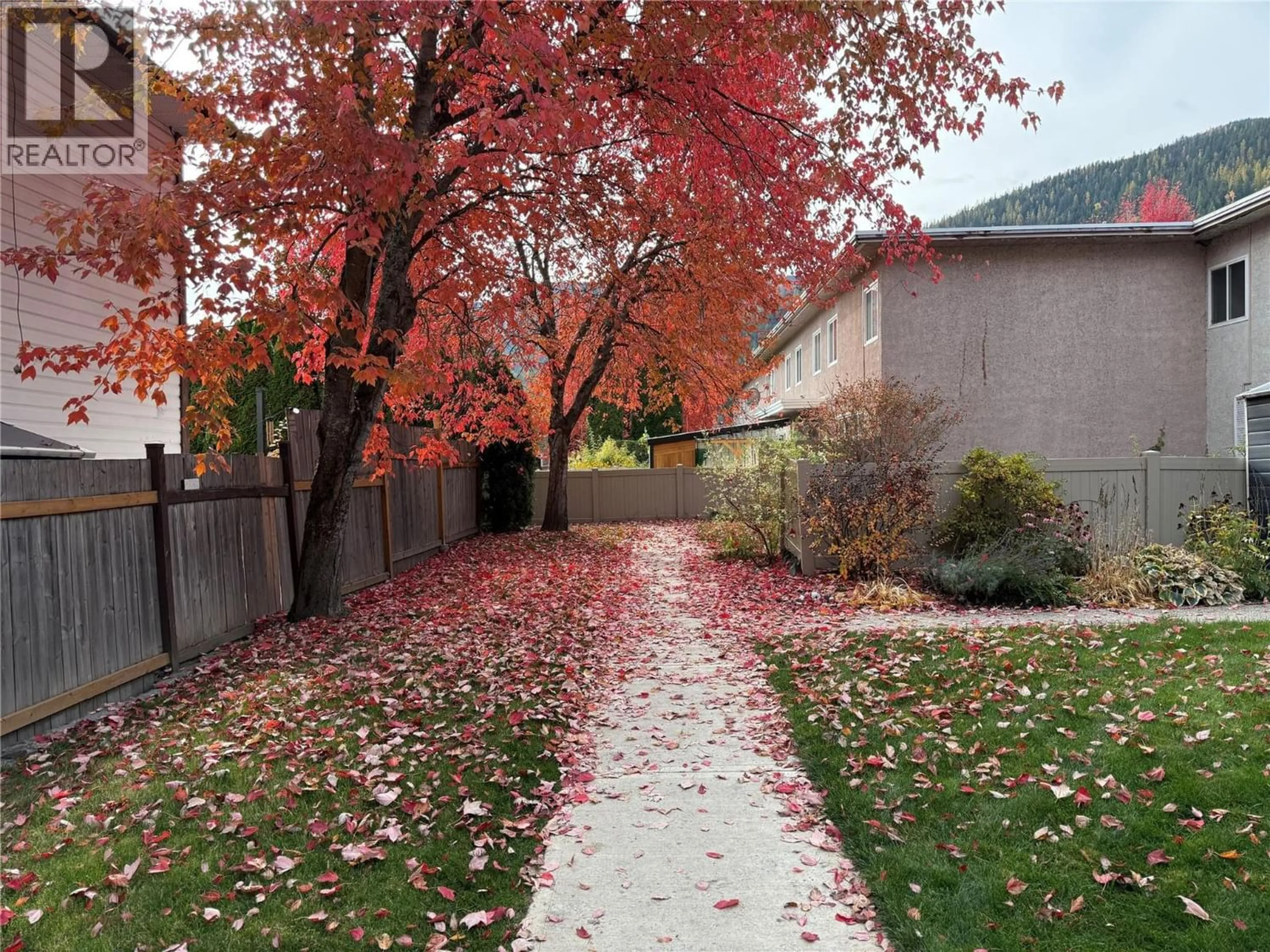 Patio, street for 403 RICHARDS STREET WEST, Nelson British Columbia V1L3K2