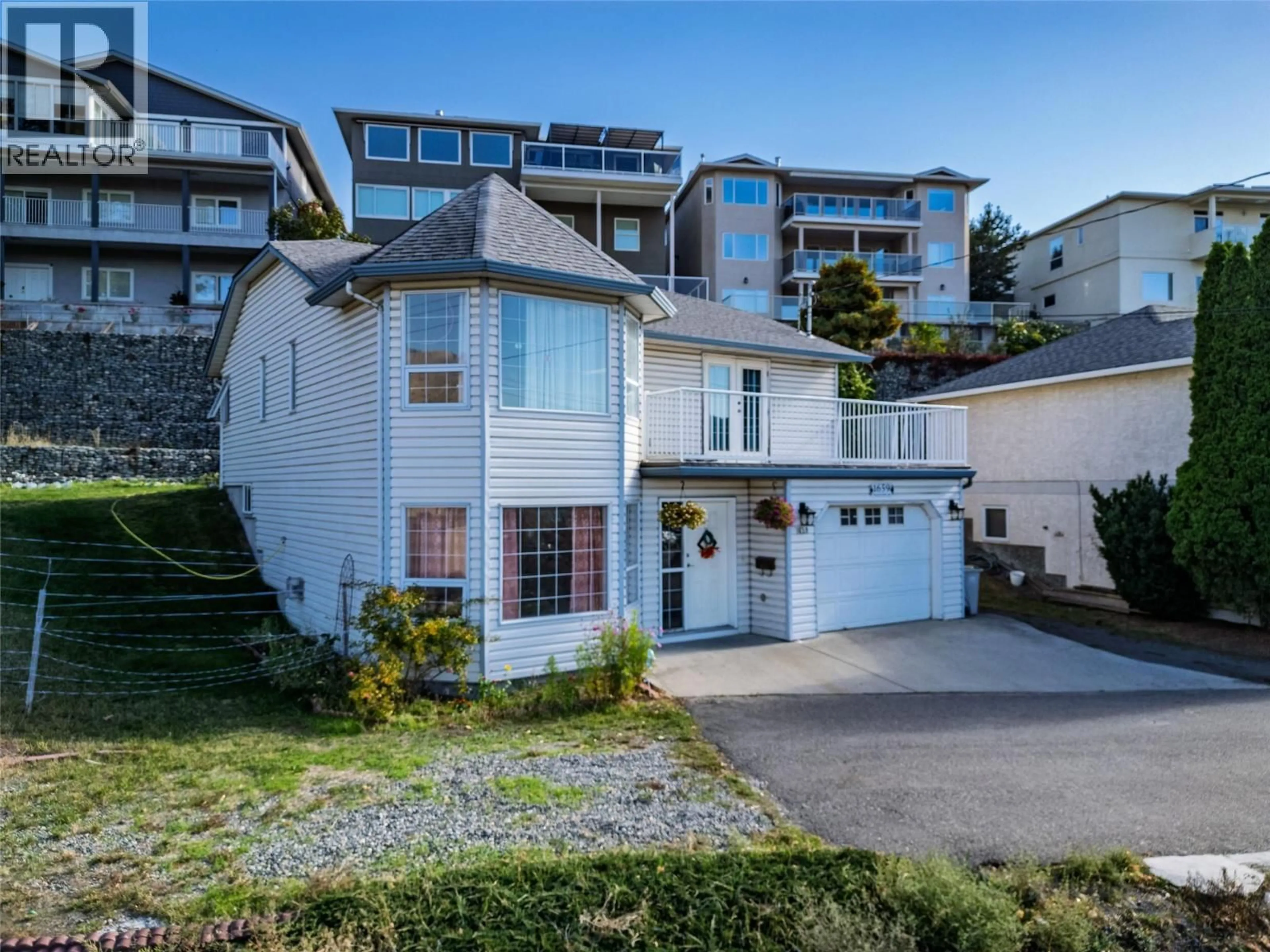 Home with vinyl exterior material, unknown for 1659 VALLEYVIEW DRIVE, Kamloops British Columbia V2C4B6