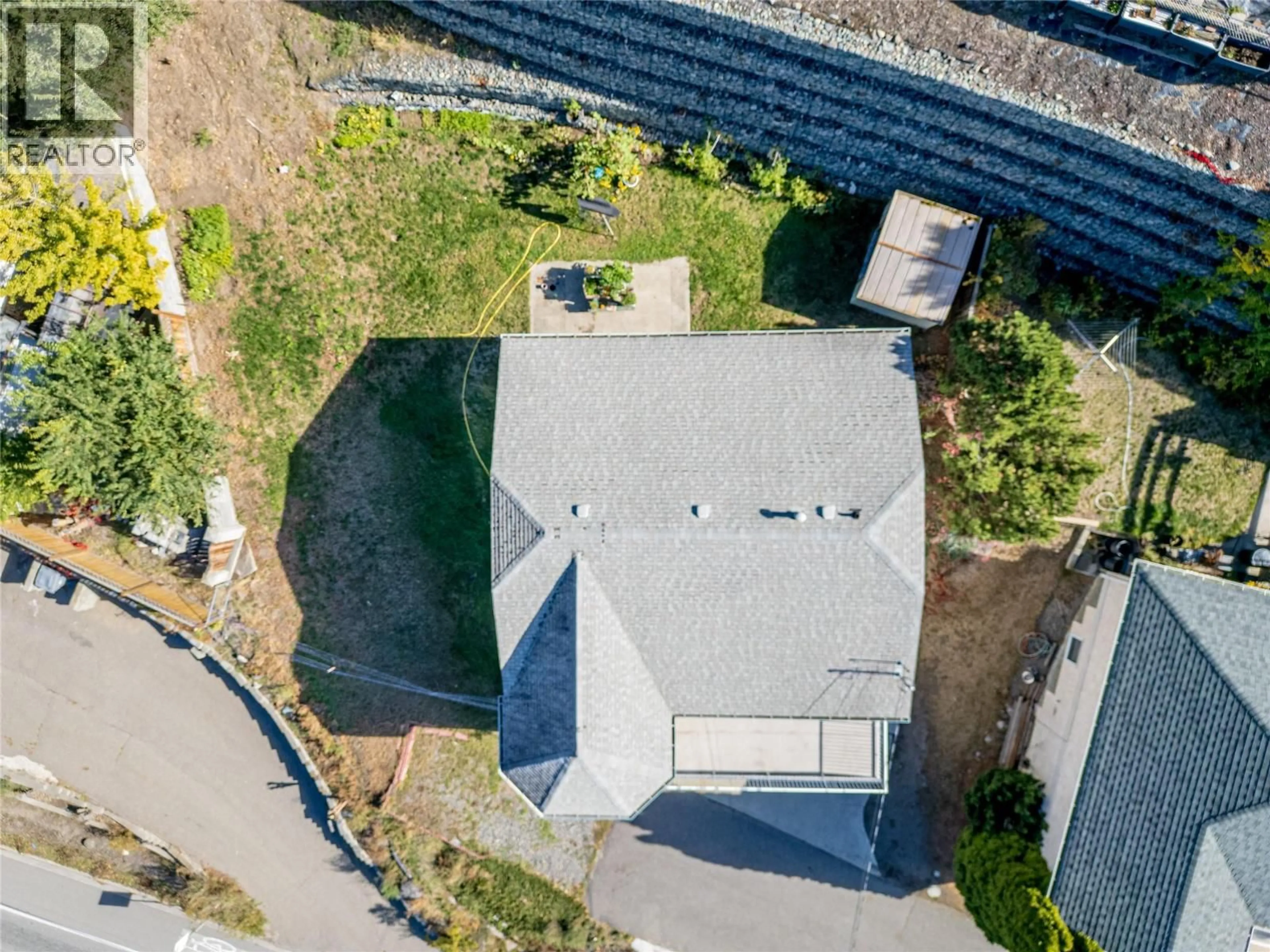A pic from outside/outdoor area/front of a property/back of a property/a pic from drone, street for 1659 VALLEYVIEW DRIVE, Kamloops British Columbia V2C4B6
