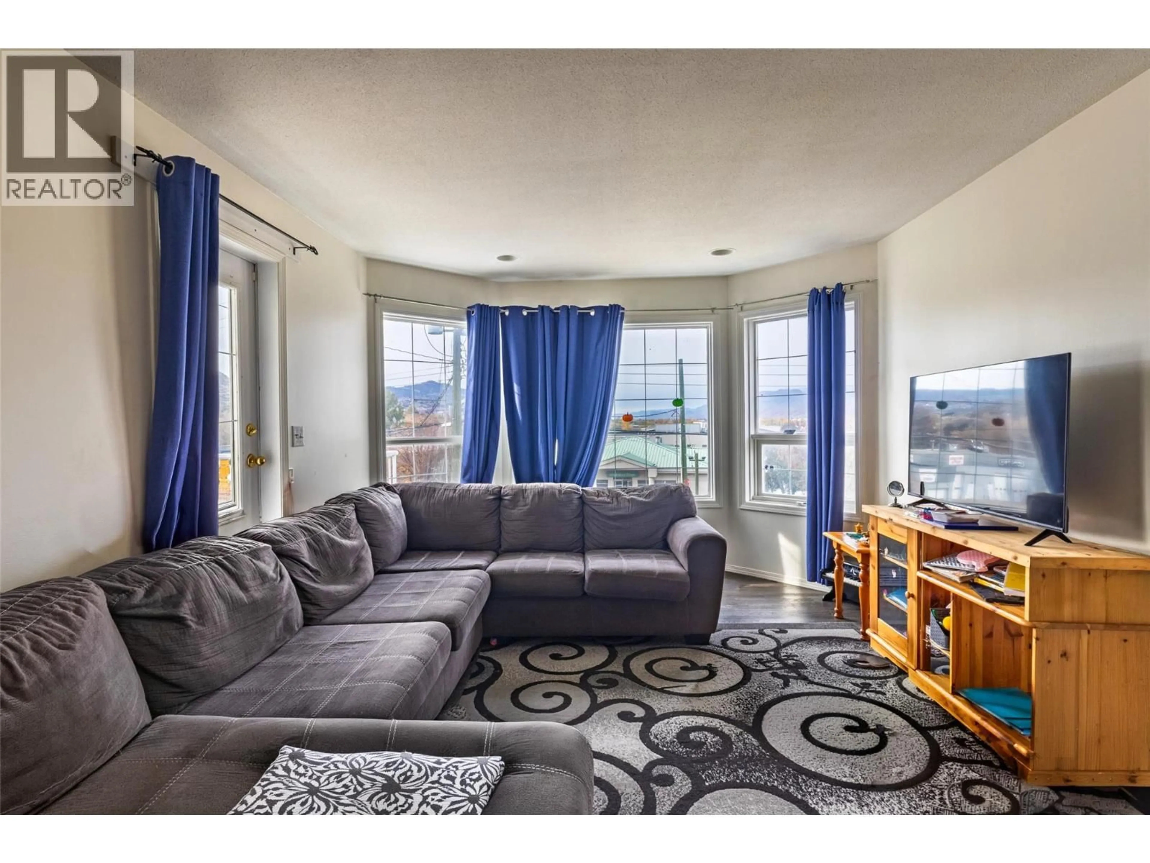 Living room with furniture, unknown for 1659 VALLEYVIEW DRIVE, Kamloops British Columbia V2C4B6