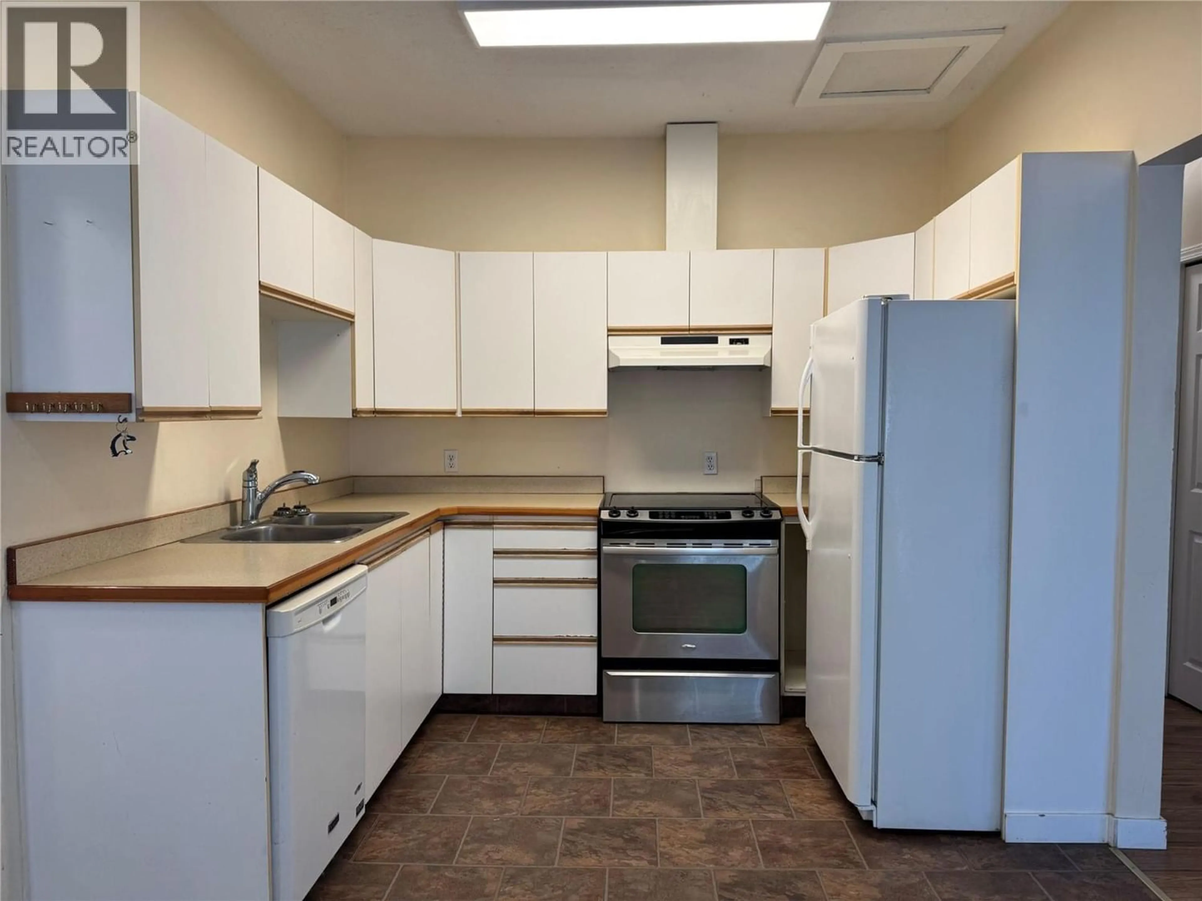 Standard kitchen, unknown for 2202 QUILCHENA AVENUE, Merritt British Columbia V1K1B8