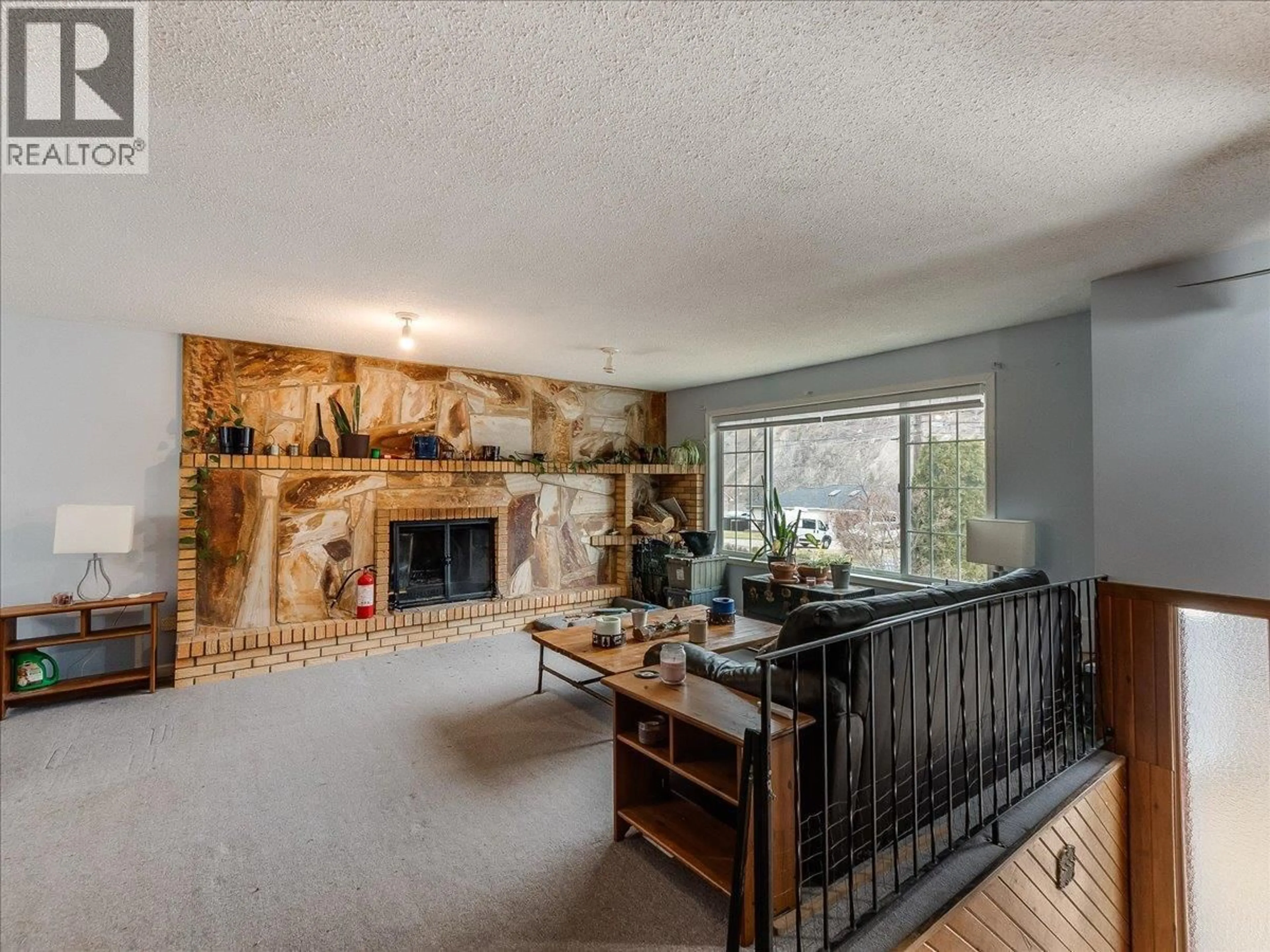 Living room with furniture, unknown for 522 3RD AVENUE, Rivervale British Columbia V1R4V4