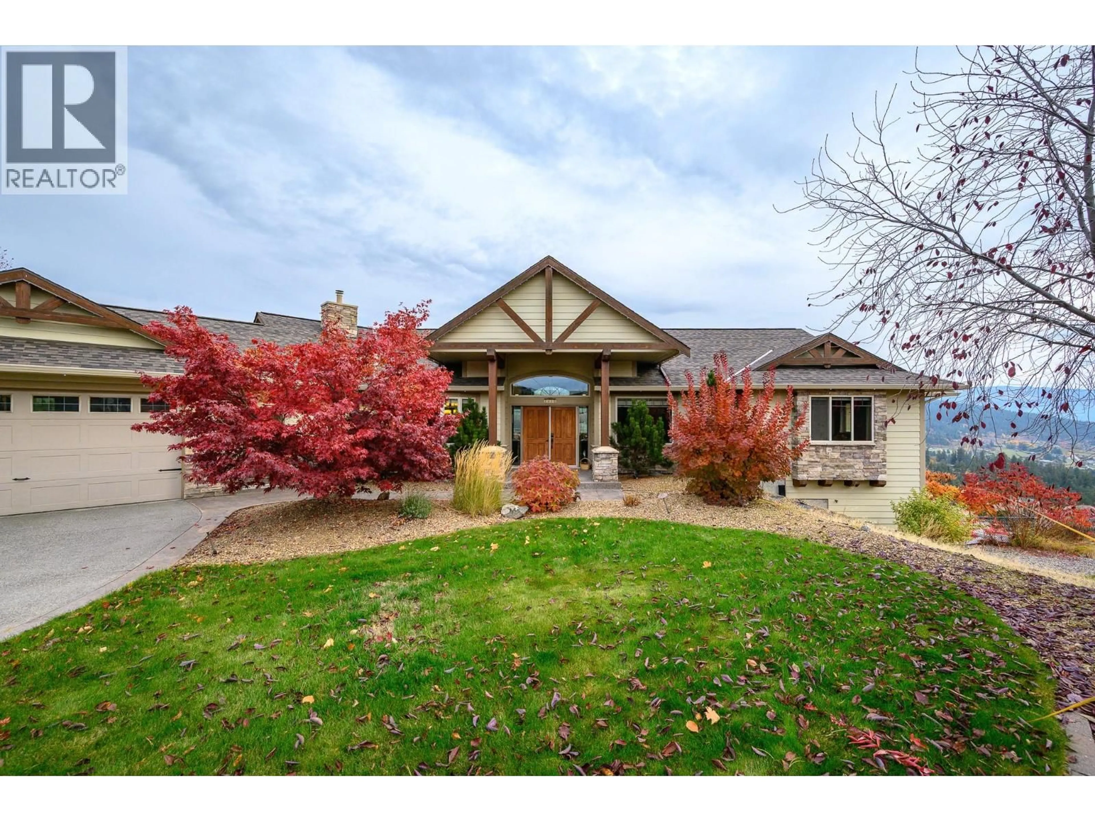 Indoor foyer for 1460 COPPER MOUNTAIN COURT, Vernon British Columbia V1B3Y7