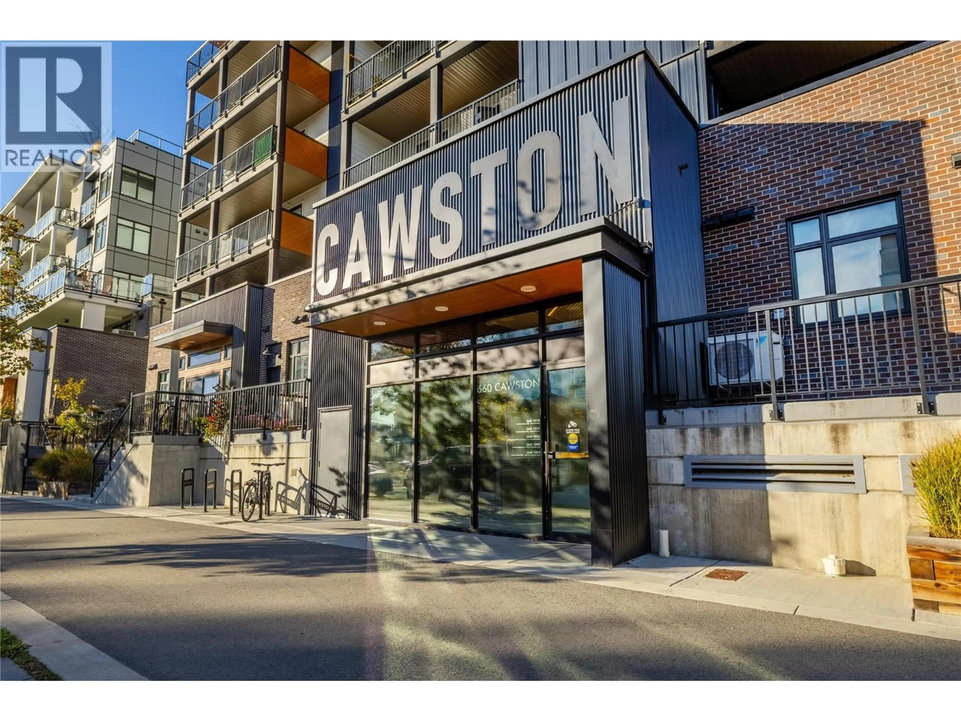 Indoor foyer for 608 - 660 CAWSTON AVENUE, Kelowna British Columbia V1Y9M1
