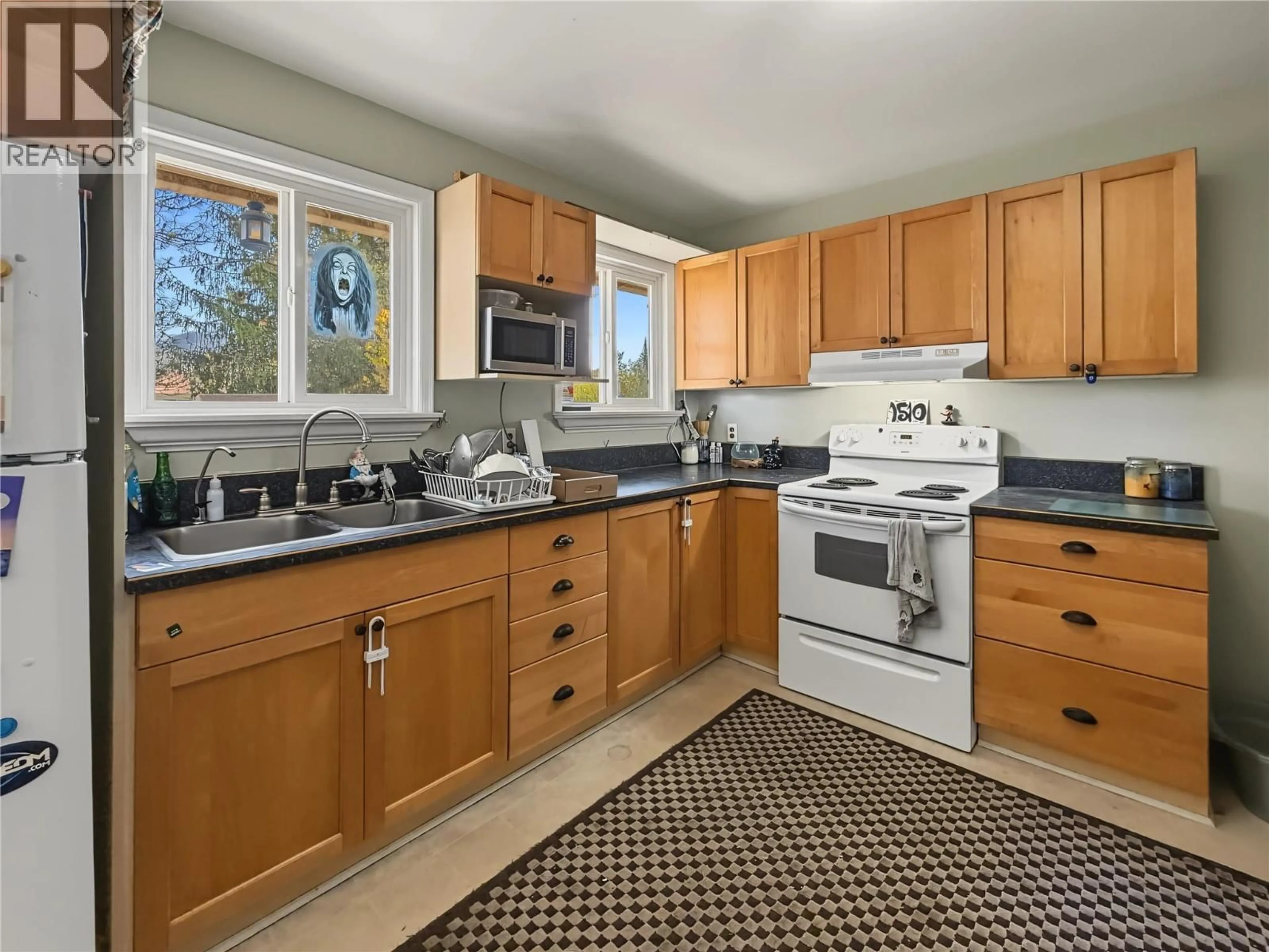 Standard kitchen, ceramic/tile floor for 3 - 6690 21ST STREET, Grand Forks British Columbia V0H1H0