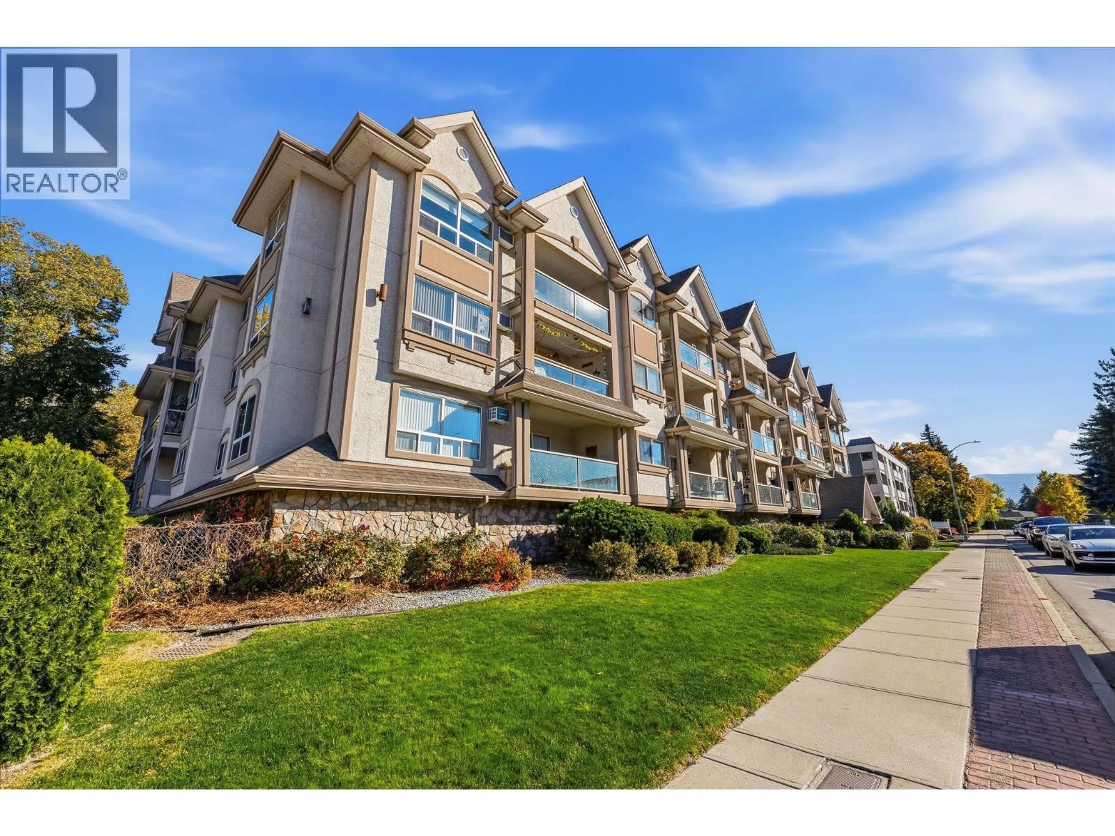 A pic from outside/outdoor area/front of a property/back of a property/a pic from drone, unknown for 210 - 1965 PANDOSY STREET, Kelowna British Columbia V1Y1R9