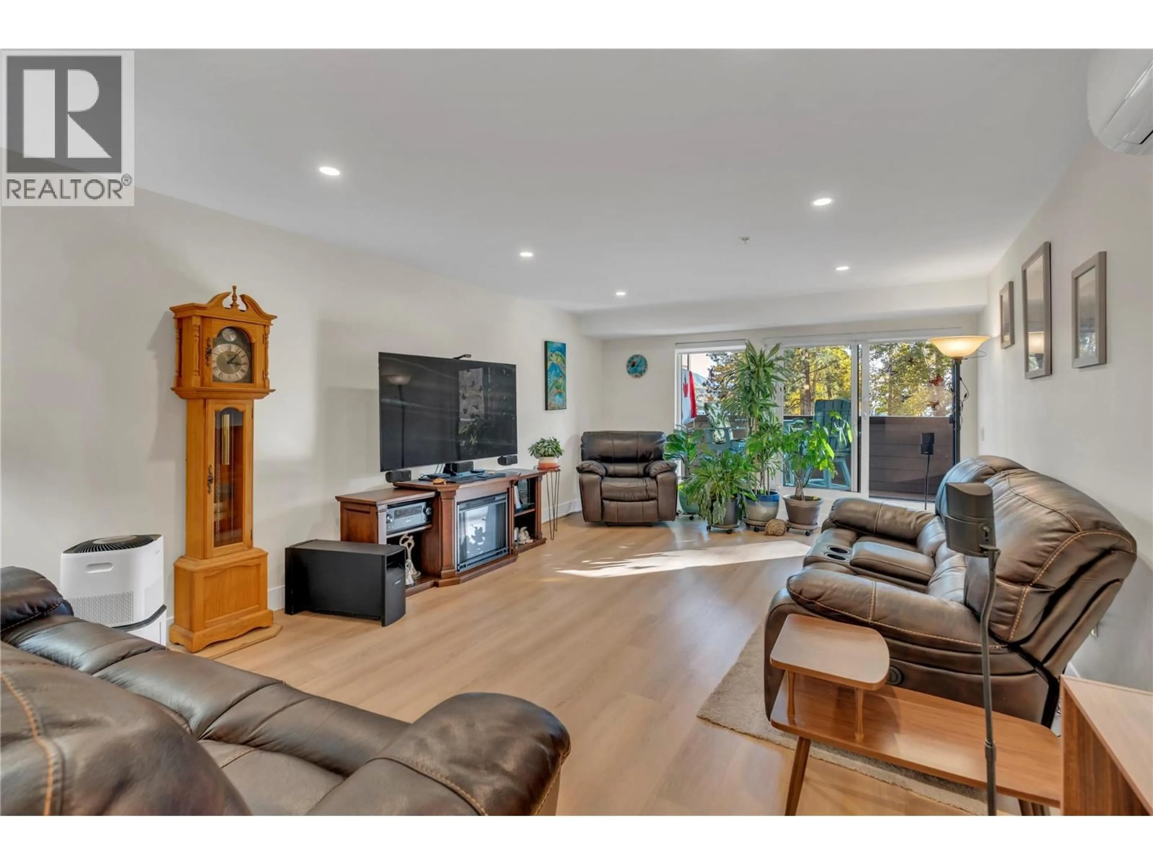 Living room with furniture, unknown for 102 - 217 ELM AVENUE, Penticton British Columbia V2A3W1
