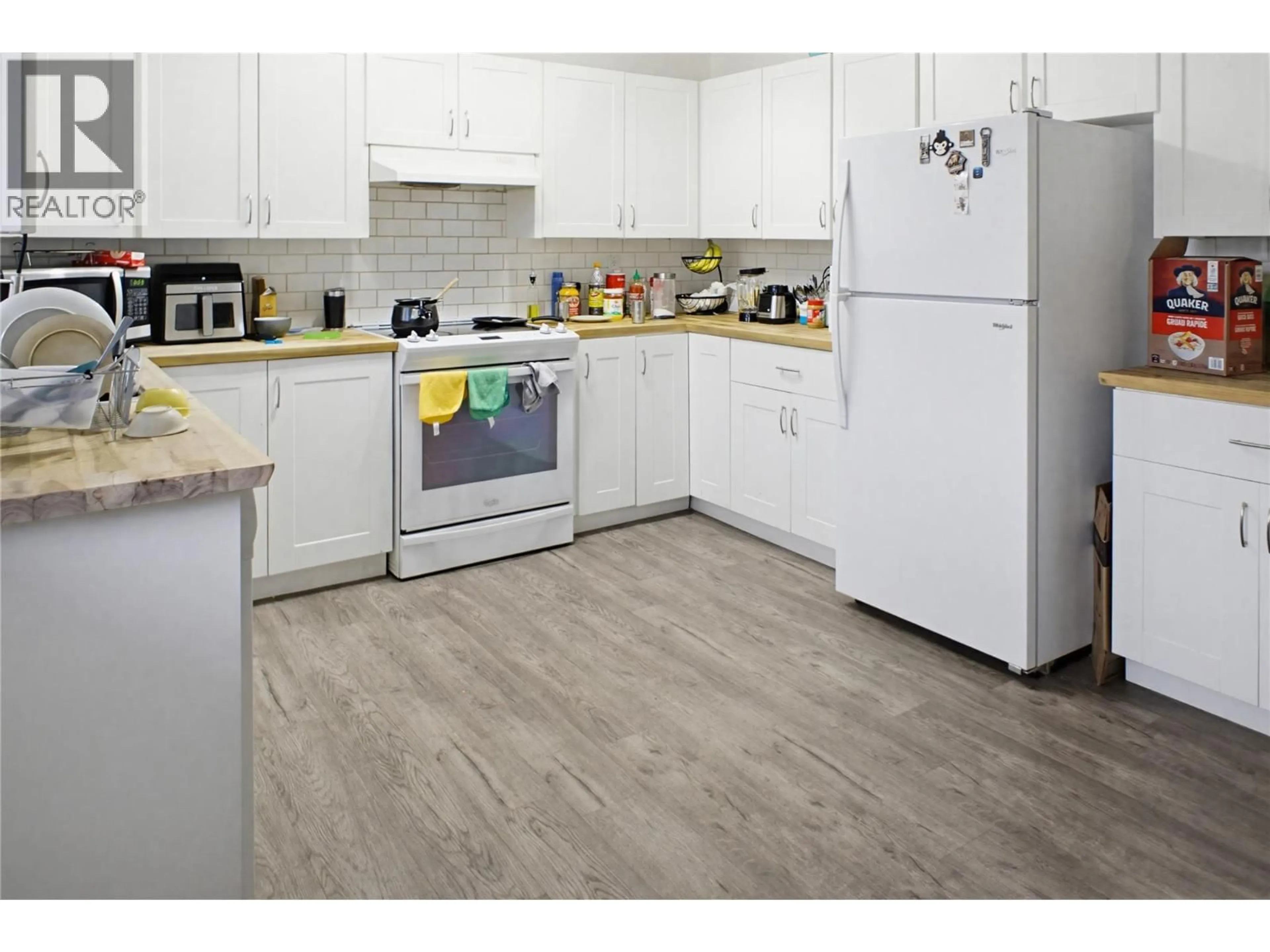 Standard kitchen, wood/laminate floor for 748 GLENEAGLES DRIVE, Kamloops British Columbia V2E1J8