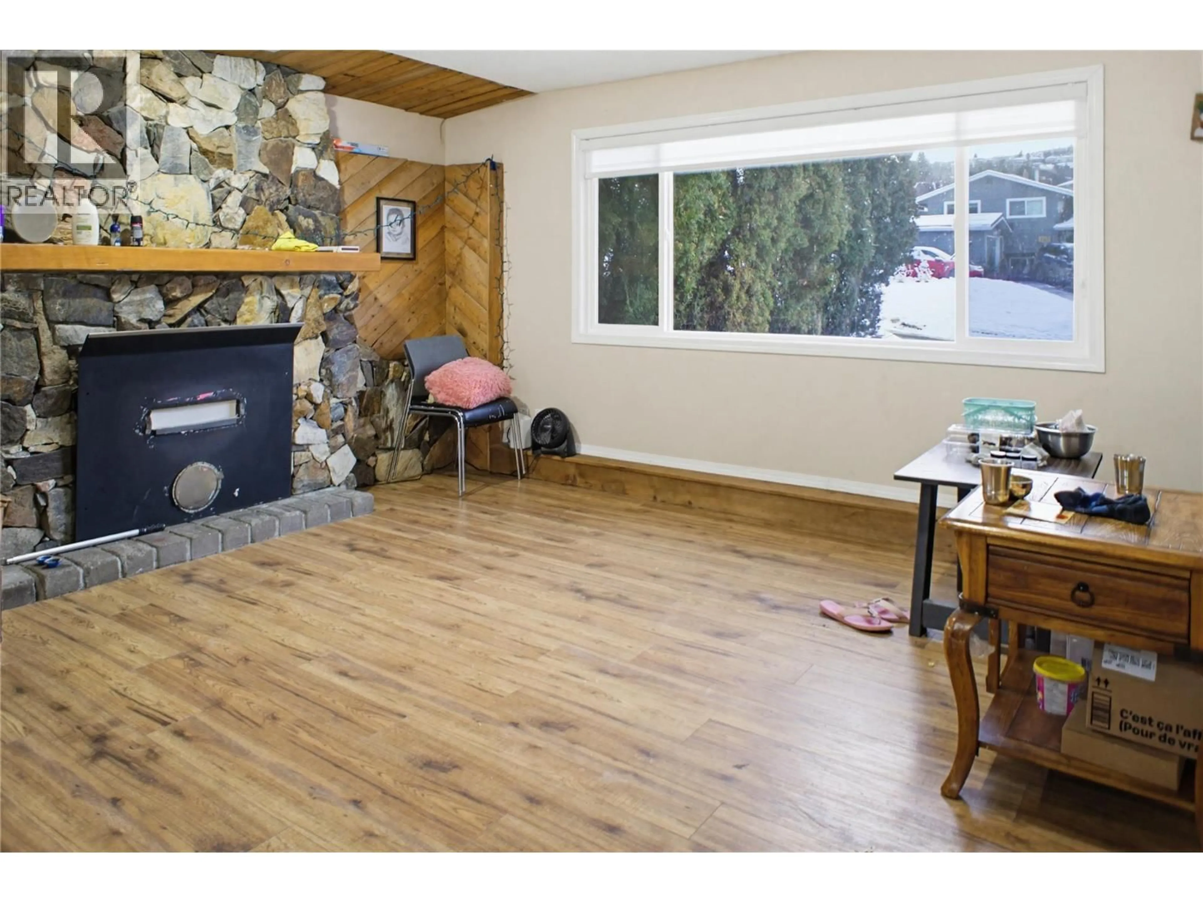 Living room with furniture, wood/laminate floor for 748 GLENEAGLES DRIVE, Kamloops British Columbia V2E1J8
