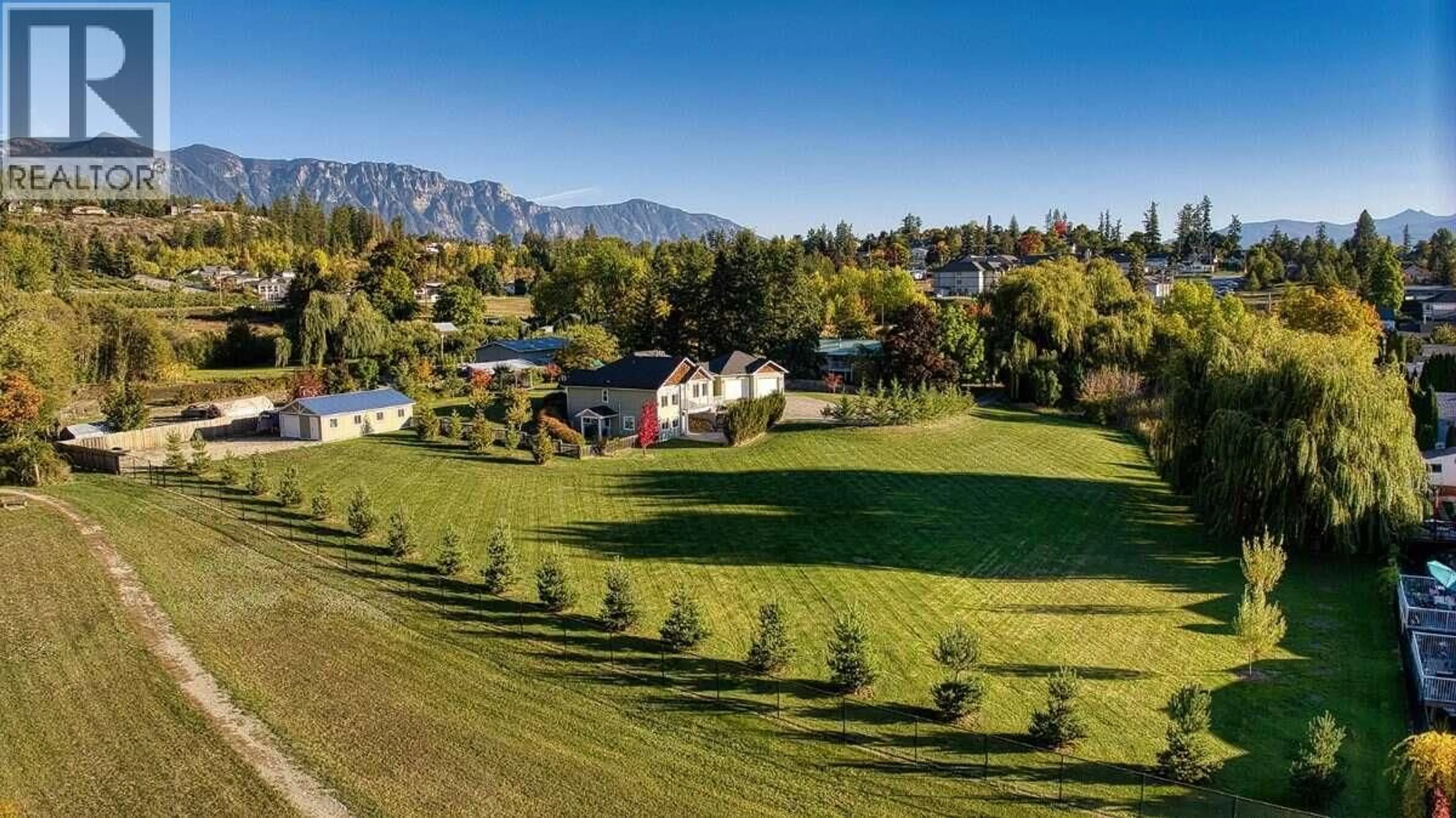 A pic from outside/outdoor area/front of a property/back of a property/a pic from drone, mountain view for 830 DEVON STREET, Creston British Columbia V0B1G6