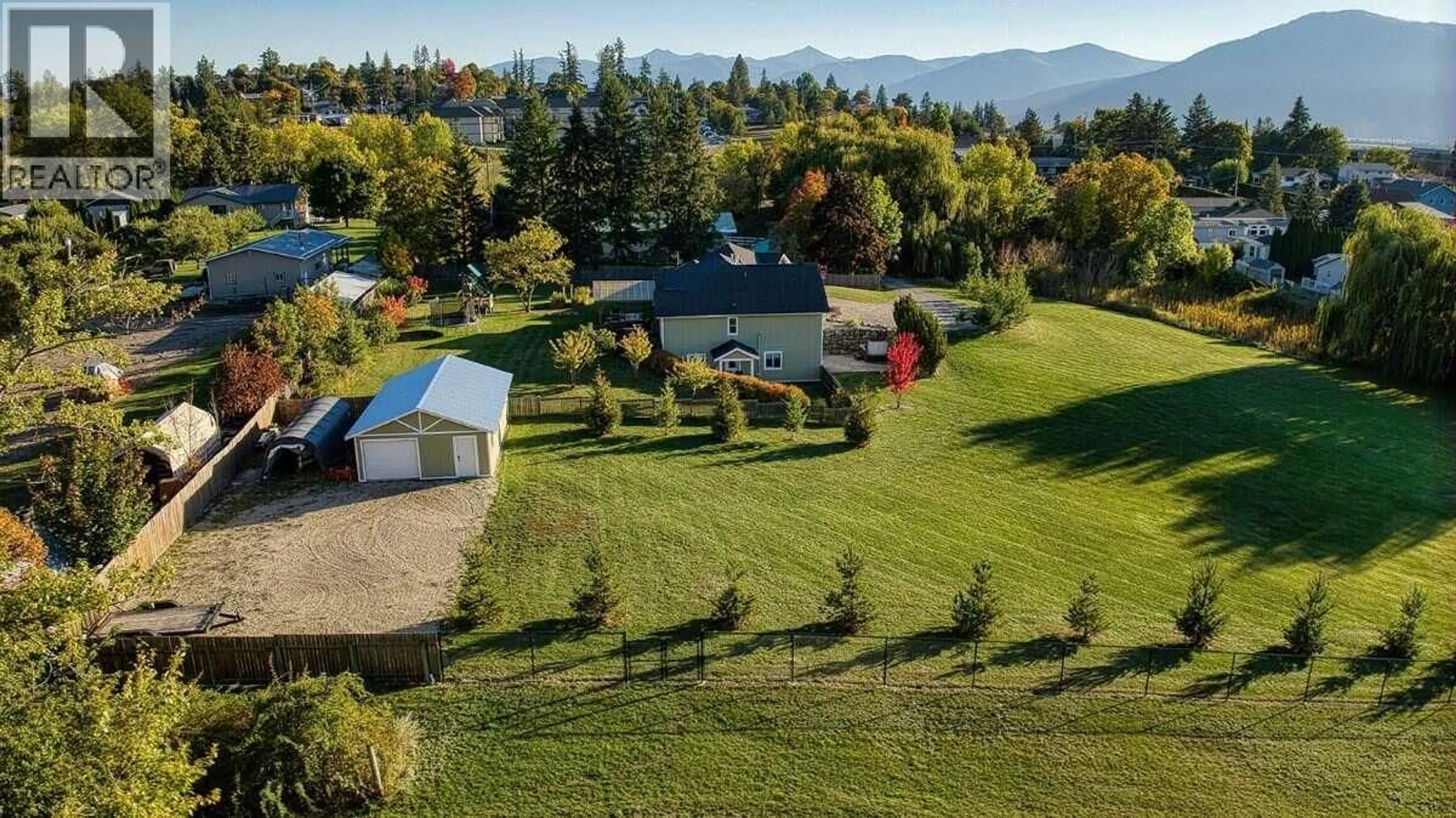 A pic from outside/outdoor area/front of a property/back of a property/a pic from drone, mountain view for 830 DEVON STREET, Creston British Columbia V0B1G6