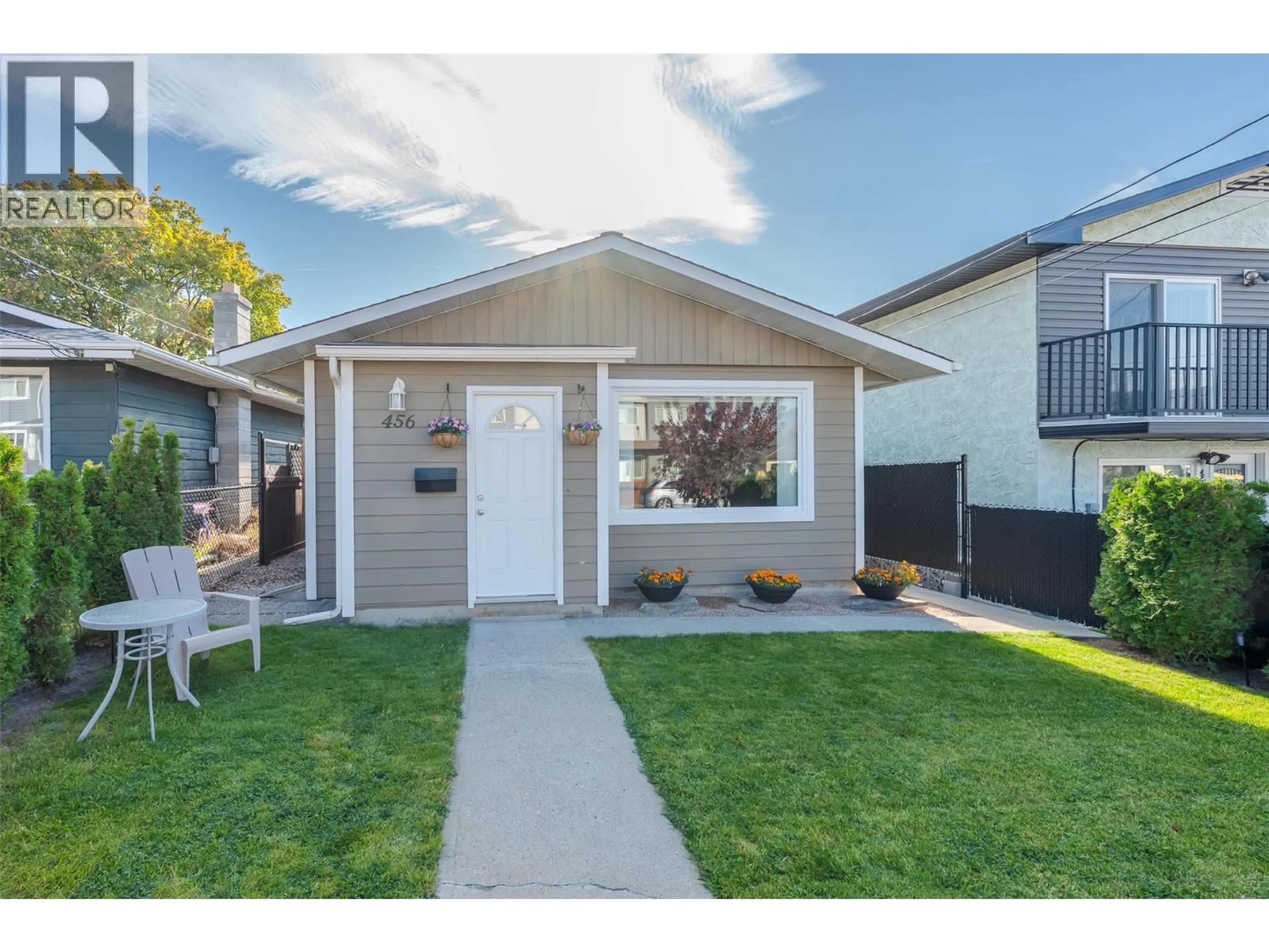 Home with vinyl exterior material, street for 456 NELSON AVENUE, Penticton British Columbia V2A2L2