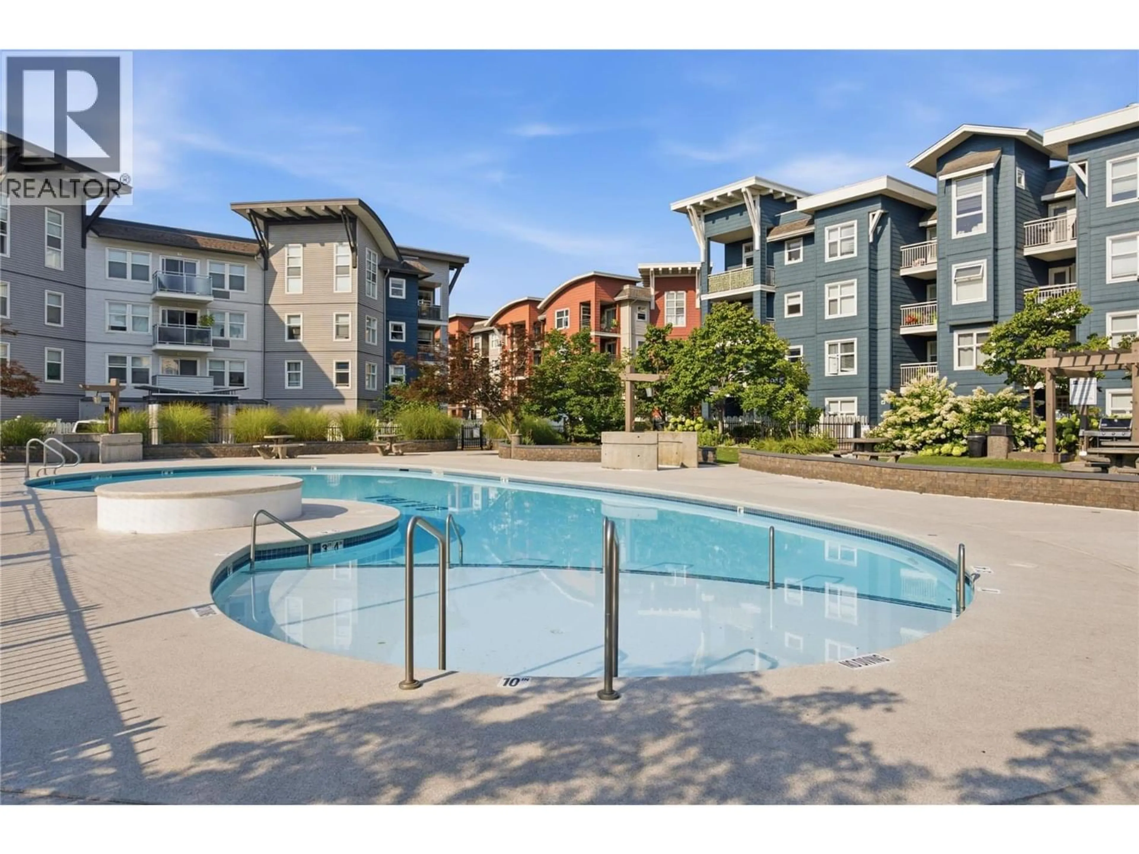 Pool for 215 - 563 YATES ROAD, Kelowna British Columbia V1V2V3