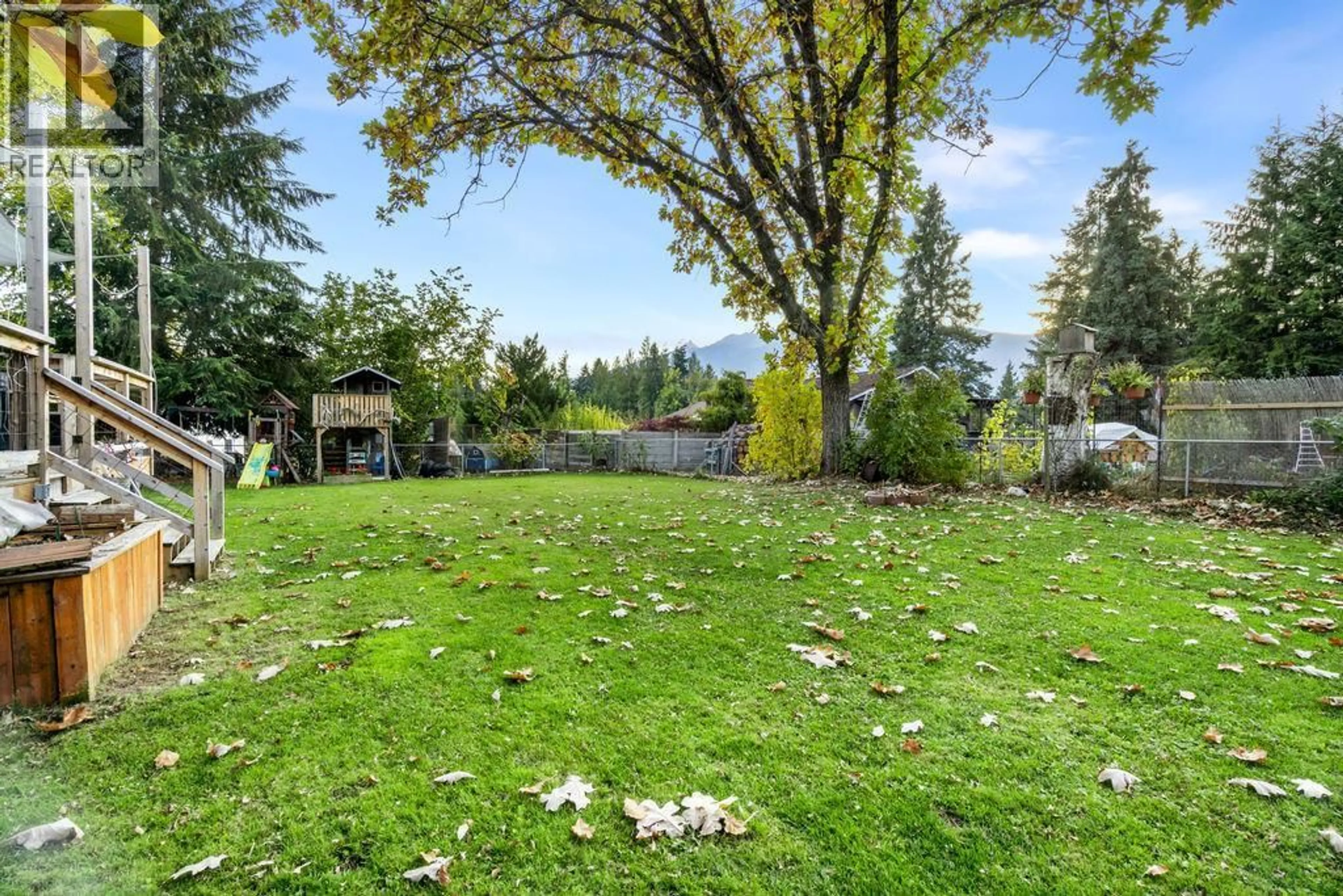 Patio, forest/trees view for 506 1ST AVENUE NORTHWEST, Nakusp British Columbia V0G1R0