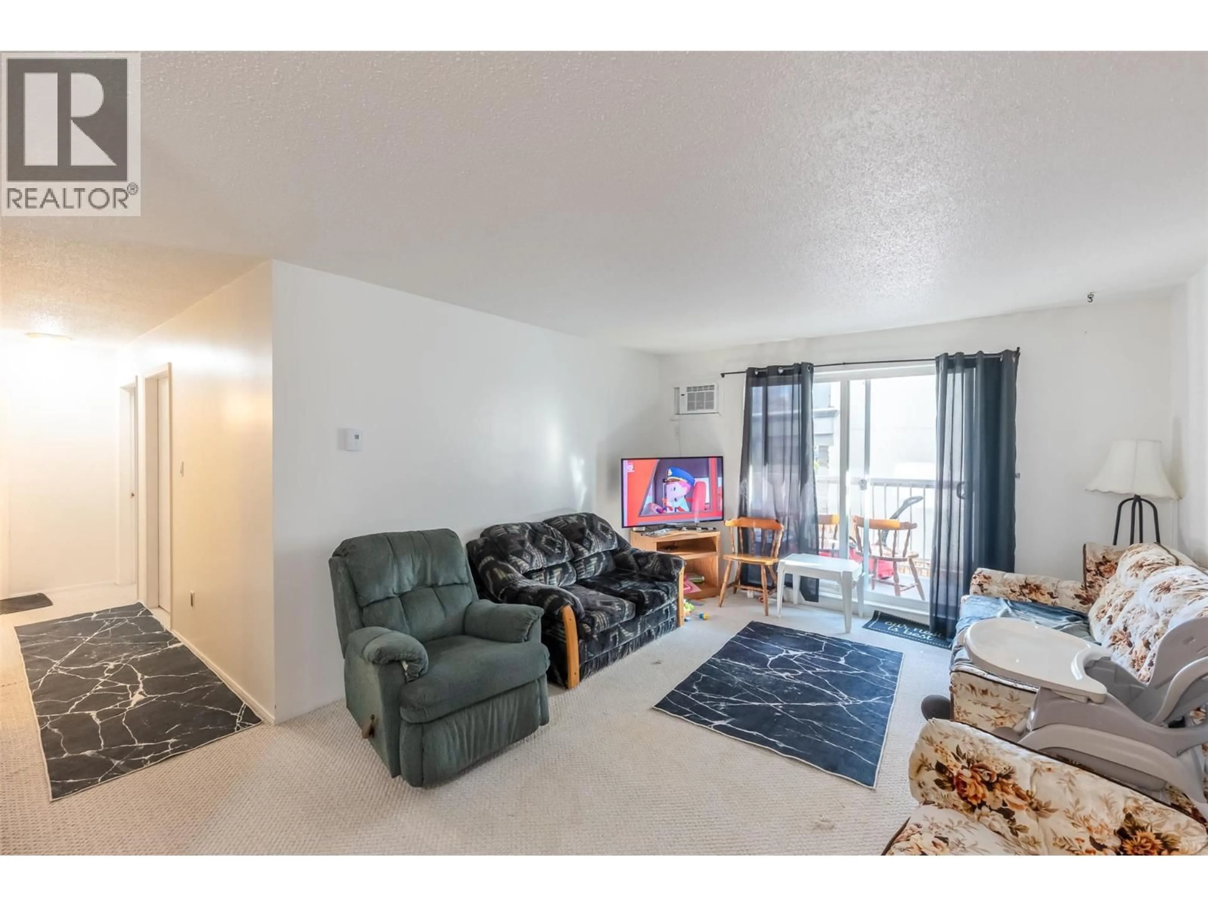Living room with furniture, unknown for 203 - 803 FAIRVIEW ROAD, Penticton British Columbia V2A5Y7