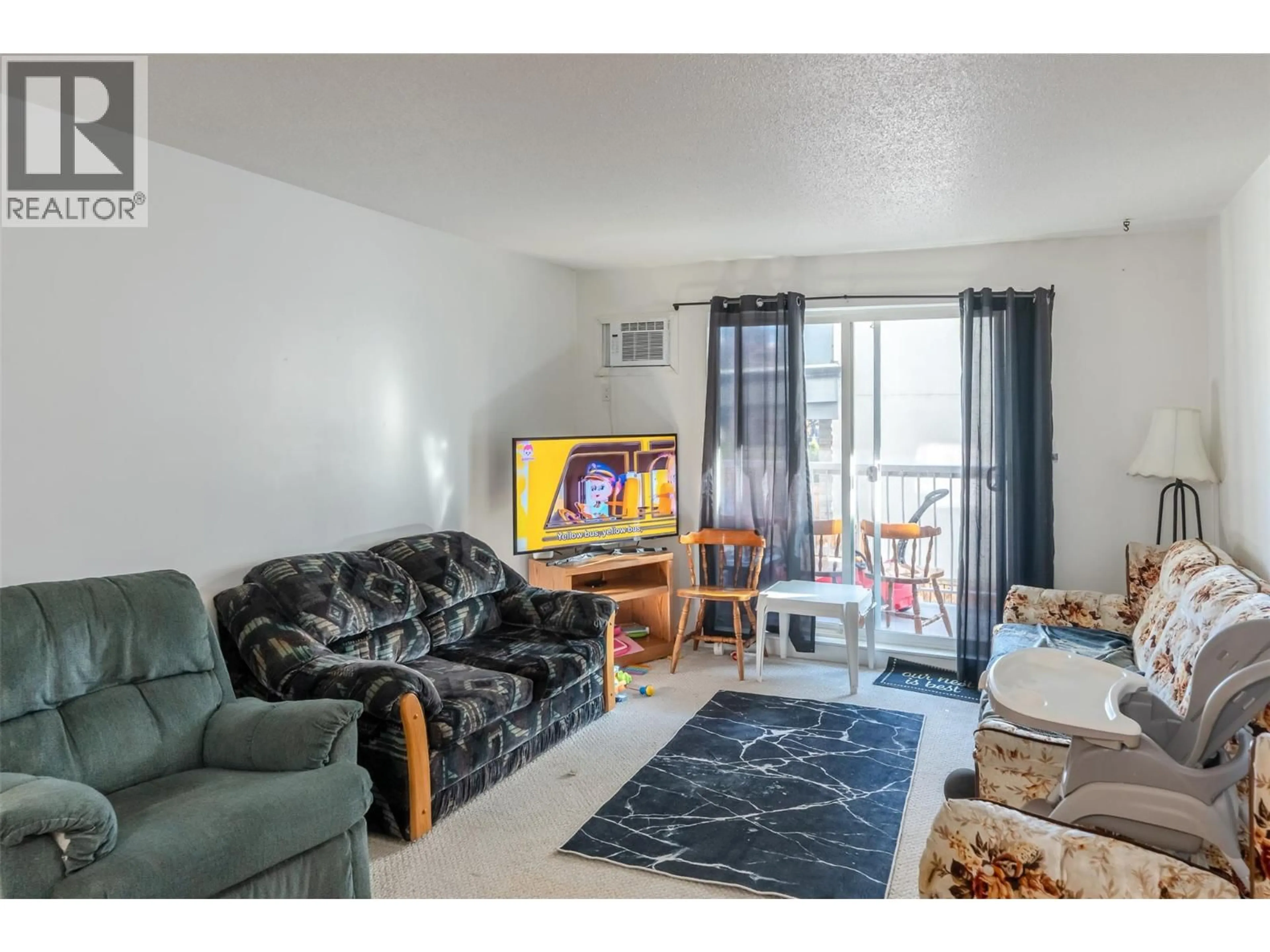 Living room with furniture, unknown for 203 - 803 FAIRVIEW ROAD, Penticton British Columbia V2A5Y7