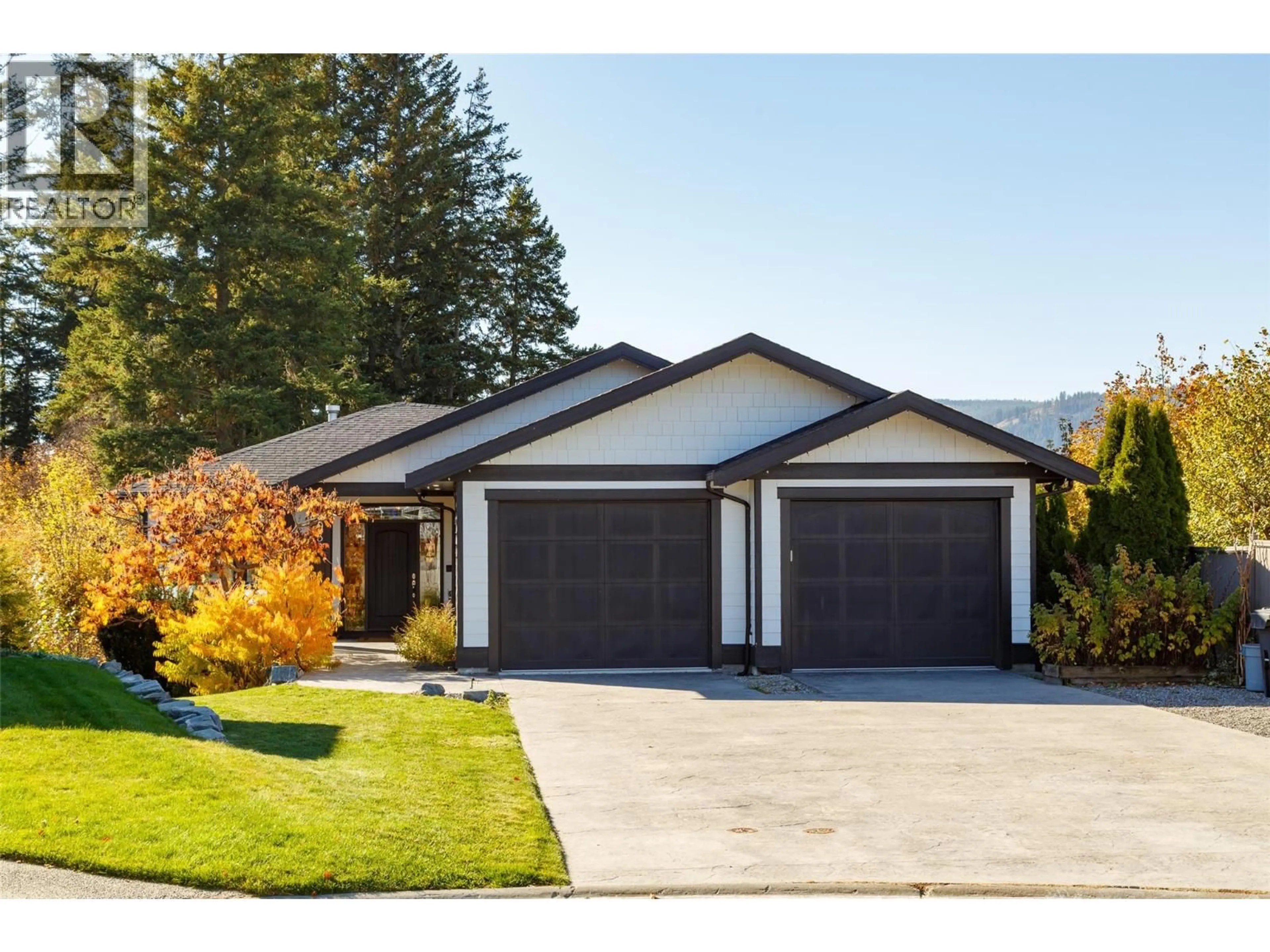 Home with vinyl exterior material, street for 3932 HORNBY TERRACE, Armstrong British Columbia V4Y0X7