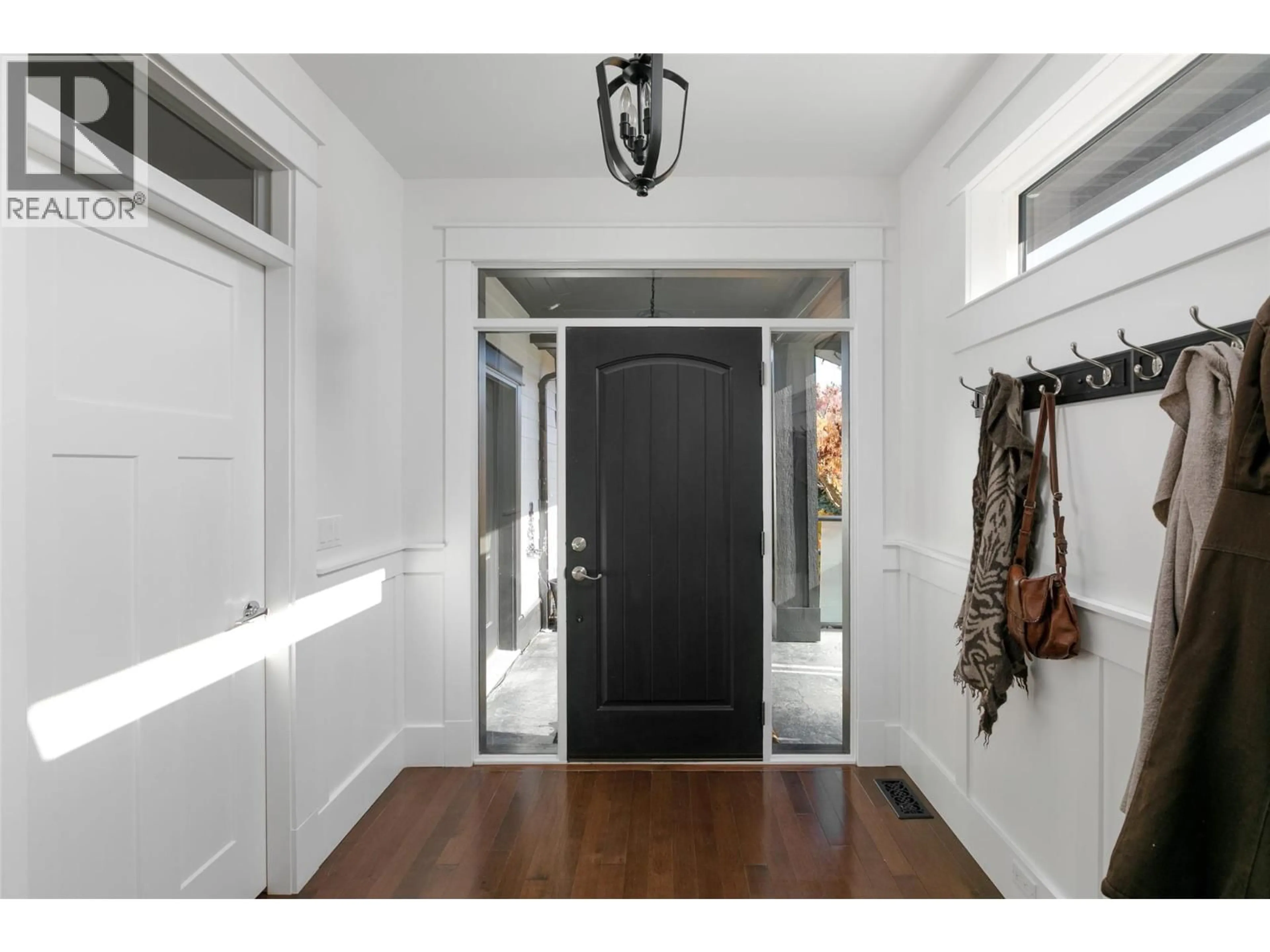 Indoor entryway for 3932 HORNBY TERRACE, Armstrong British Columbia V4Y0X7