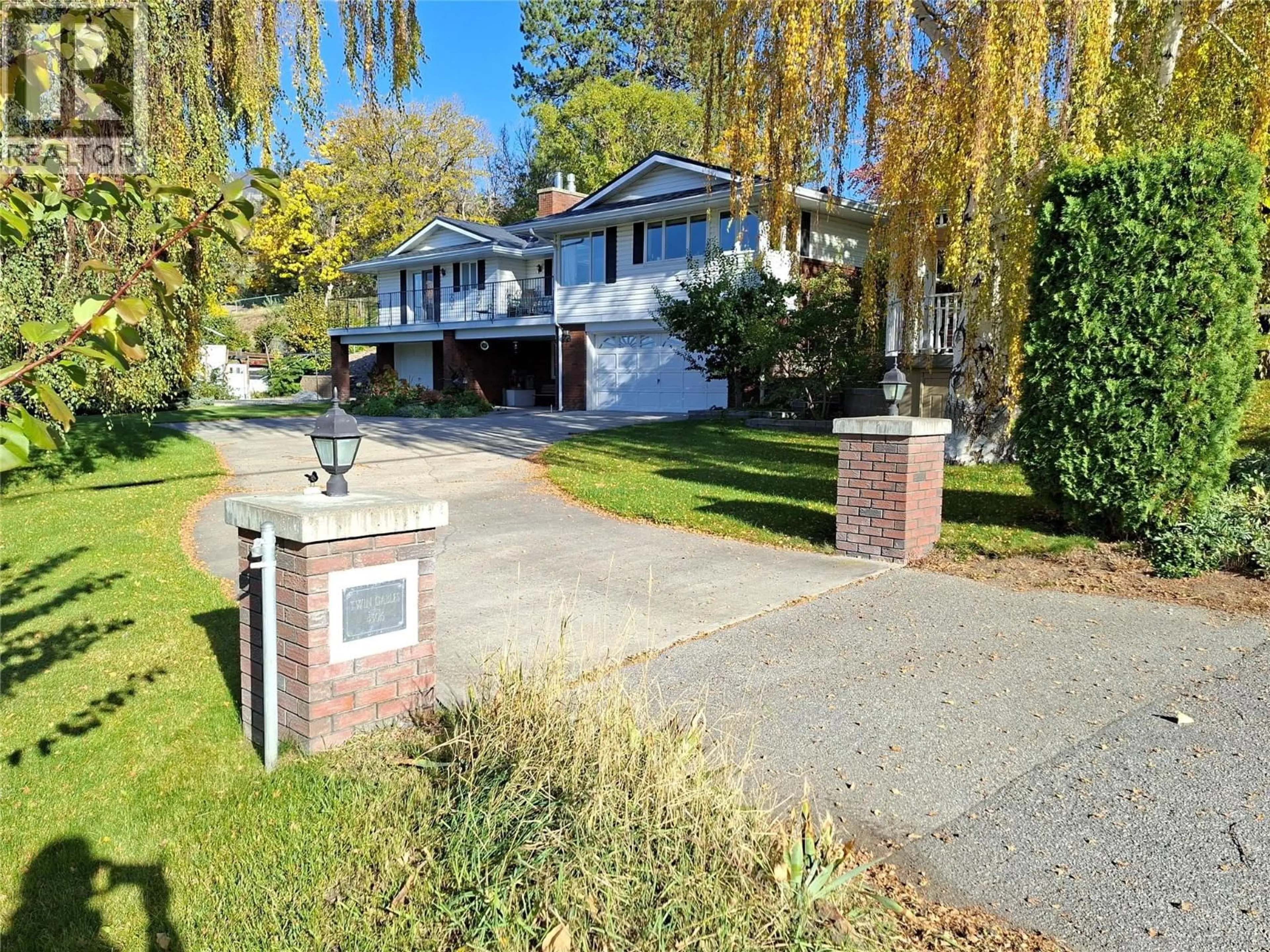 A pic from outside/outdoor area/front of a property/back of a property/a pic from drone, street for 4306 36TH AVENUE, Osoyoos British Columbia V0H1V6
