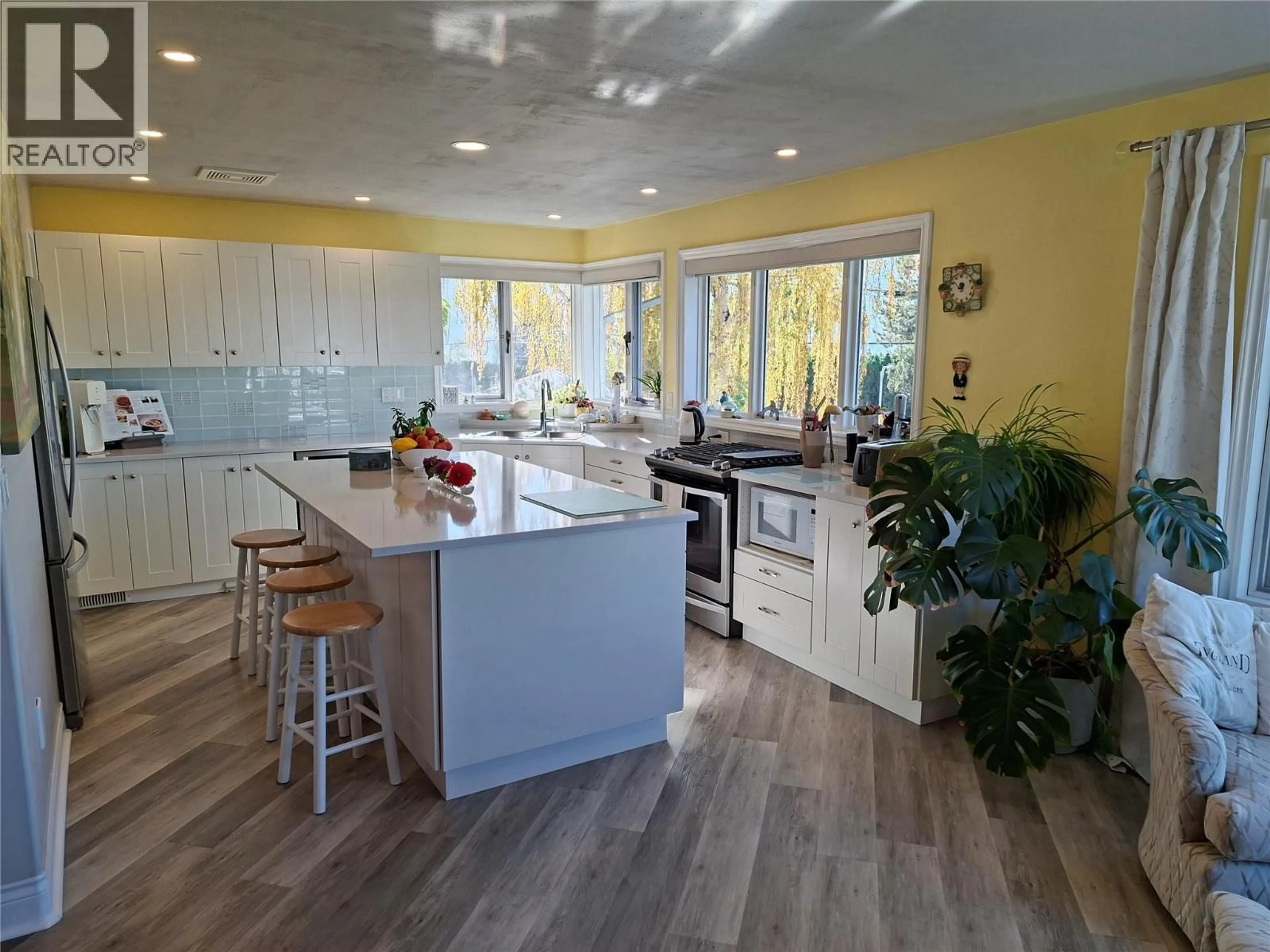 Open concept kitchen, ceramic/tile floor for 4306 36TH AVENUE, Osoyoos British Columbia V0H1V6
