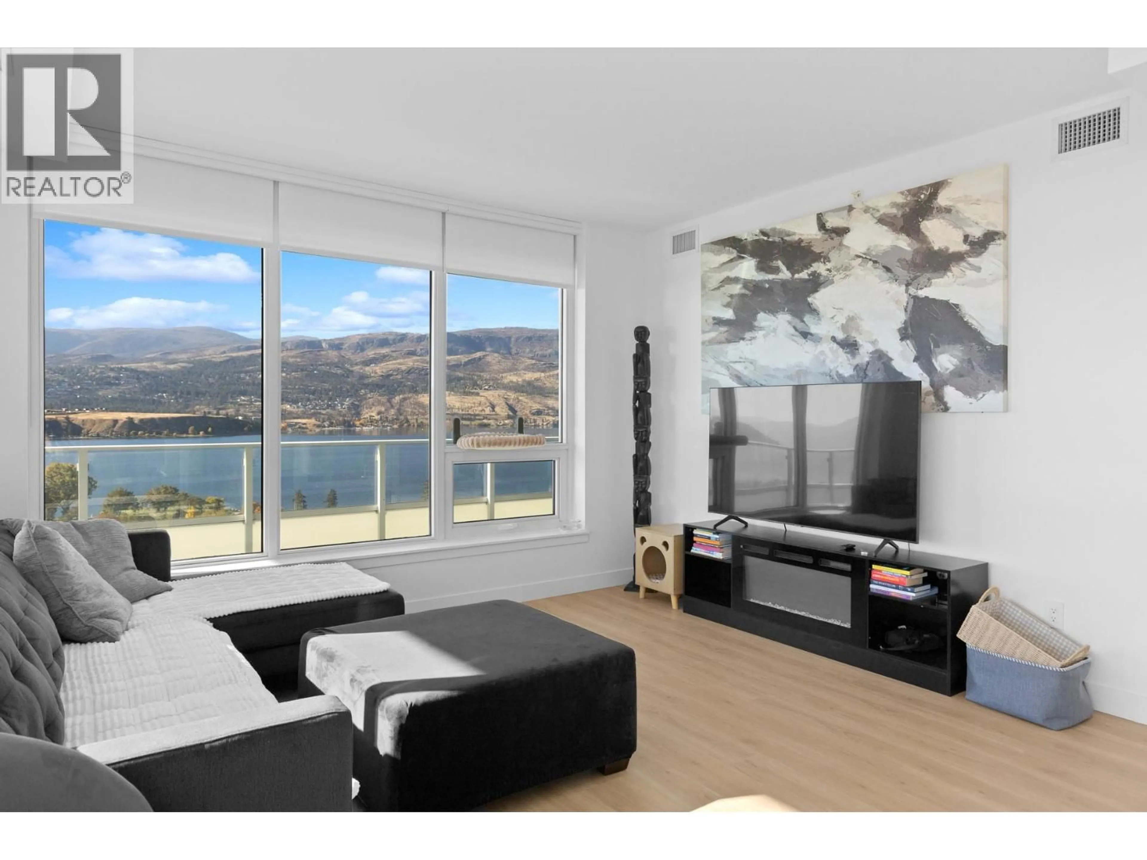 Living room with furniture, unknown for 1407 - 238 LEON AVENUE, Kelowna British Columbia V1Y0N6