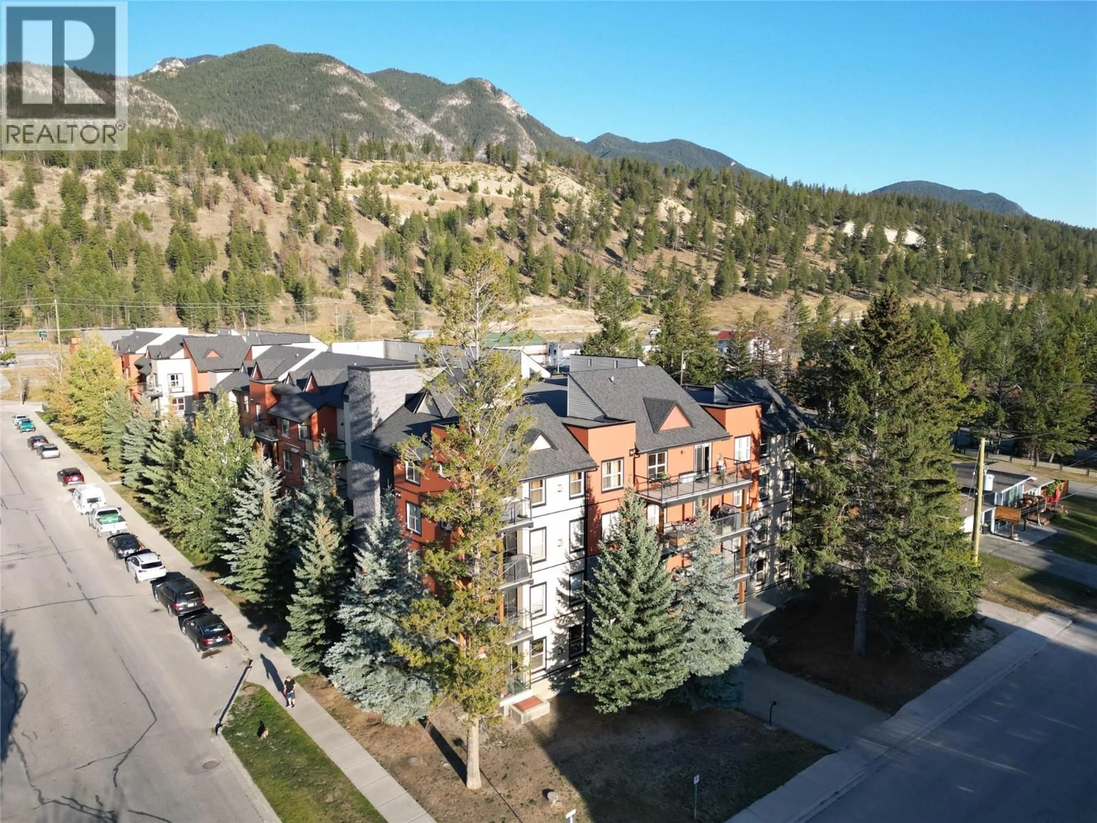 A pic from outside/outdoor area/front of a property/back of a property/a pic from drone, mountain view for 2302 - 4874 STANLEY STREET, Radium Hot Springs British Columbia V0A1M0