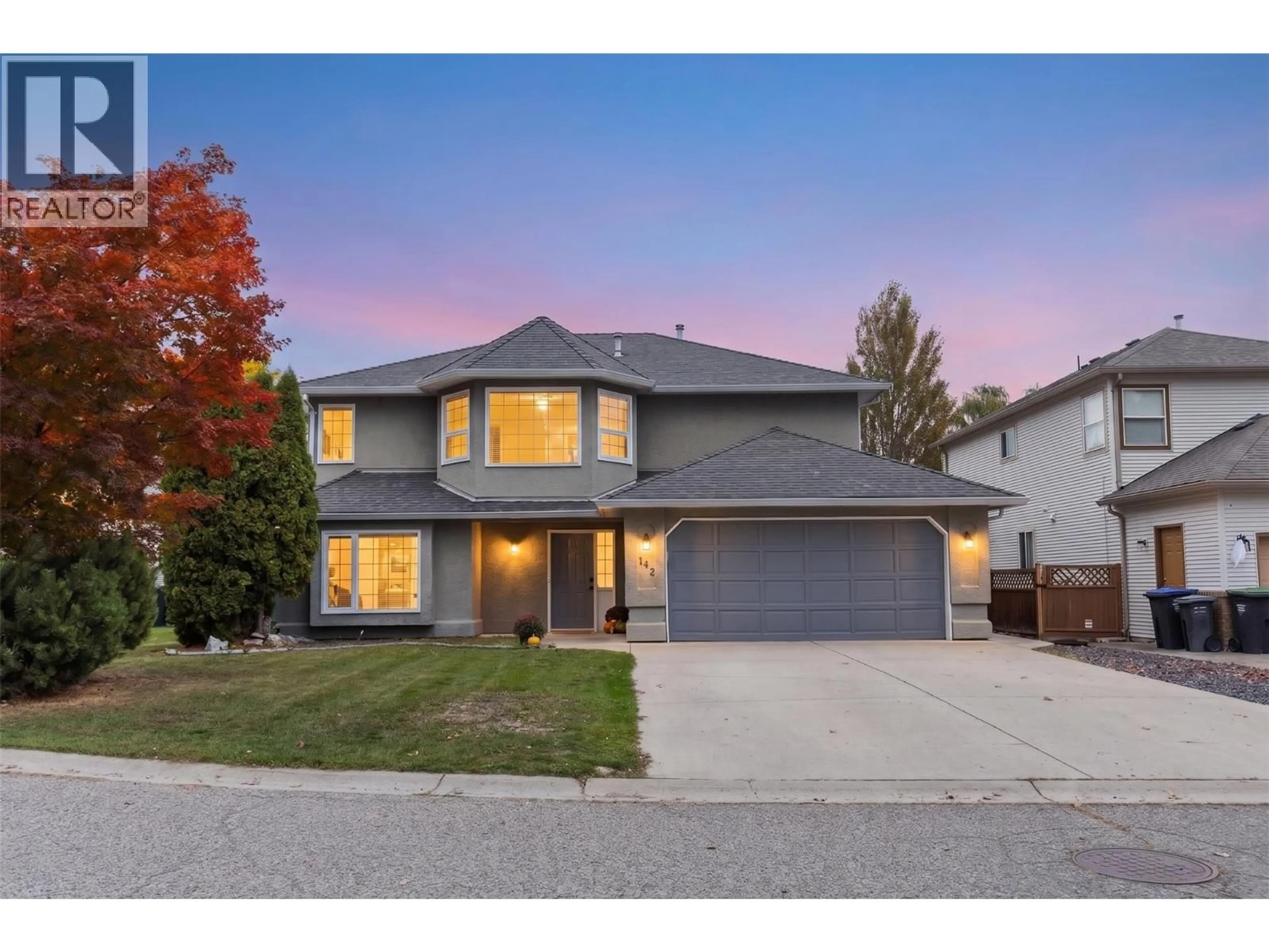 Home with vinyl exterior material, street for 142 APPLEBROOKE CRESCENT, Kelowna British Columbia V1V1W4