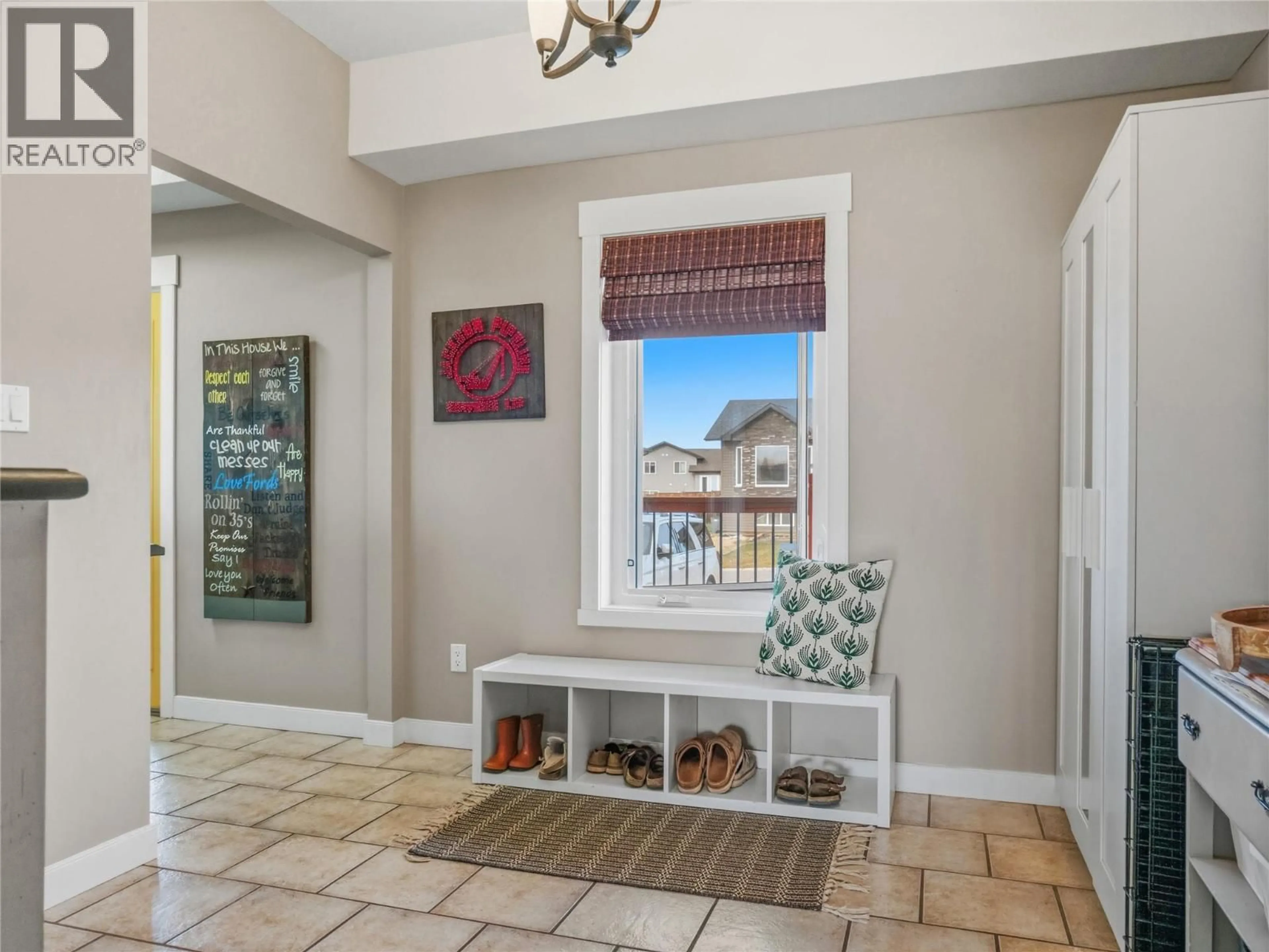 Indoor entryway for 1705 87 AVENUE, Dawson Creek British Columbia V1G0C2