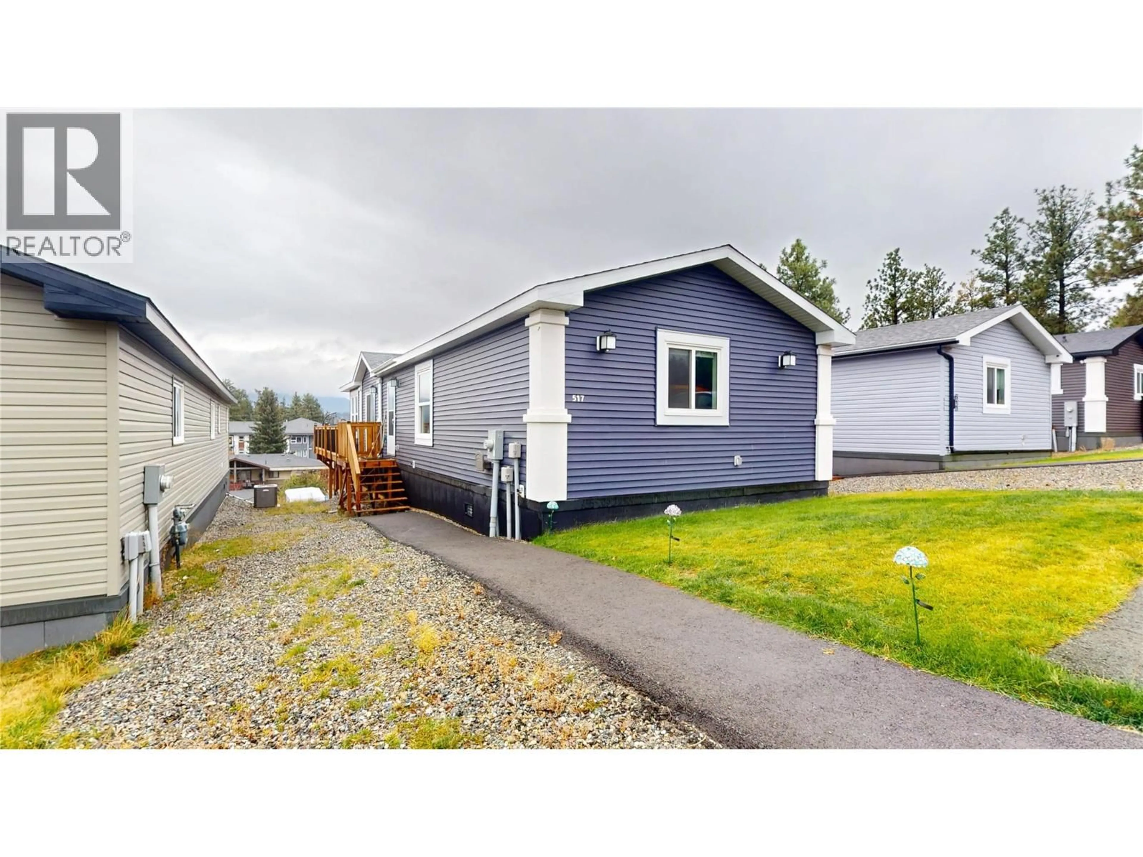Home with vinyl exterior material, street for 517 PAGURUT AVENUE WEST, Cranbrook British Columbia V1C0G5