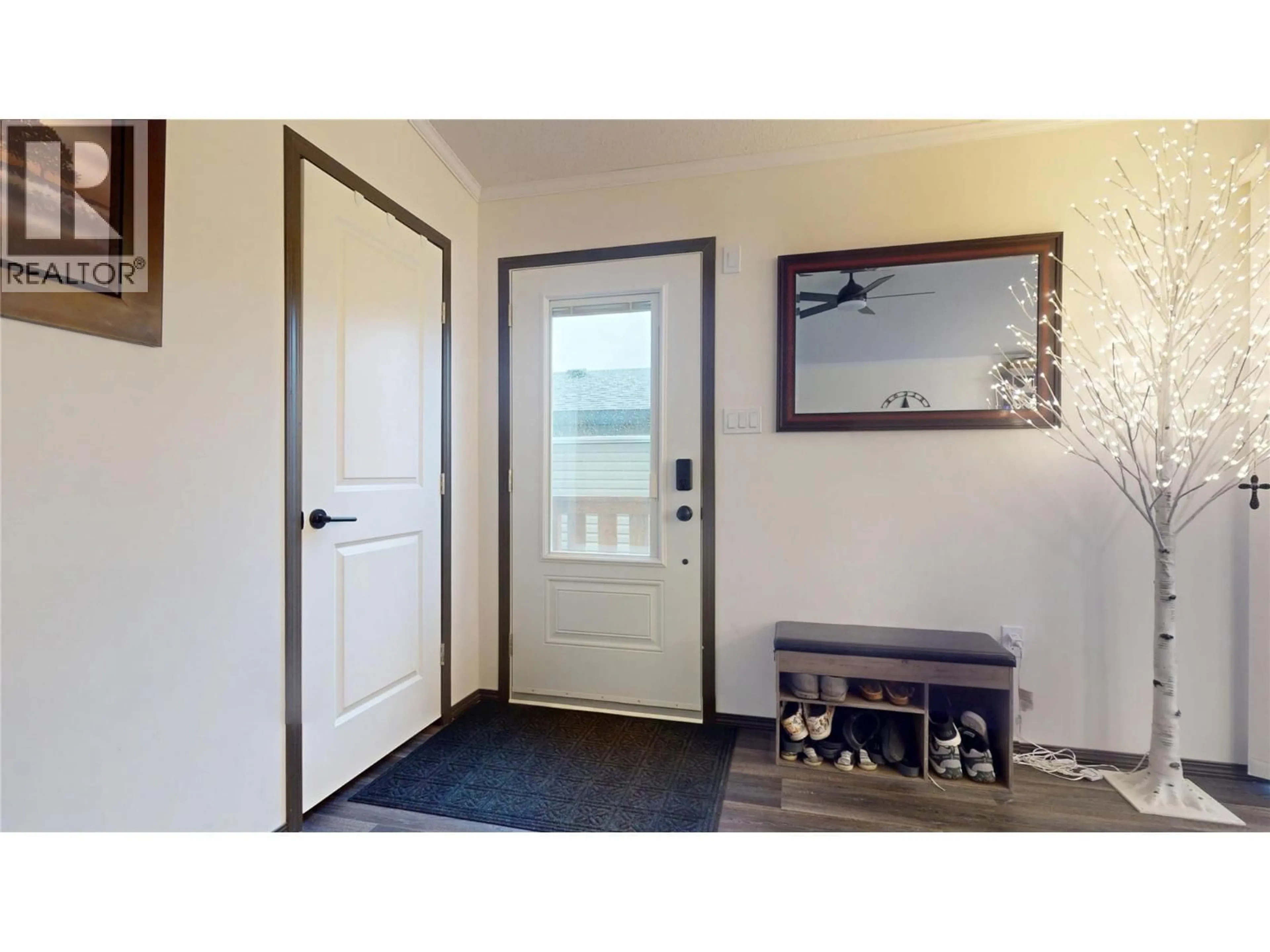 Indoor entryway for 517 PAGURUT AVENUE WEST, Cranbrook British Columbia V1C0G5