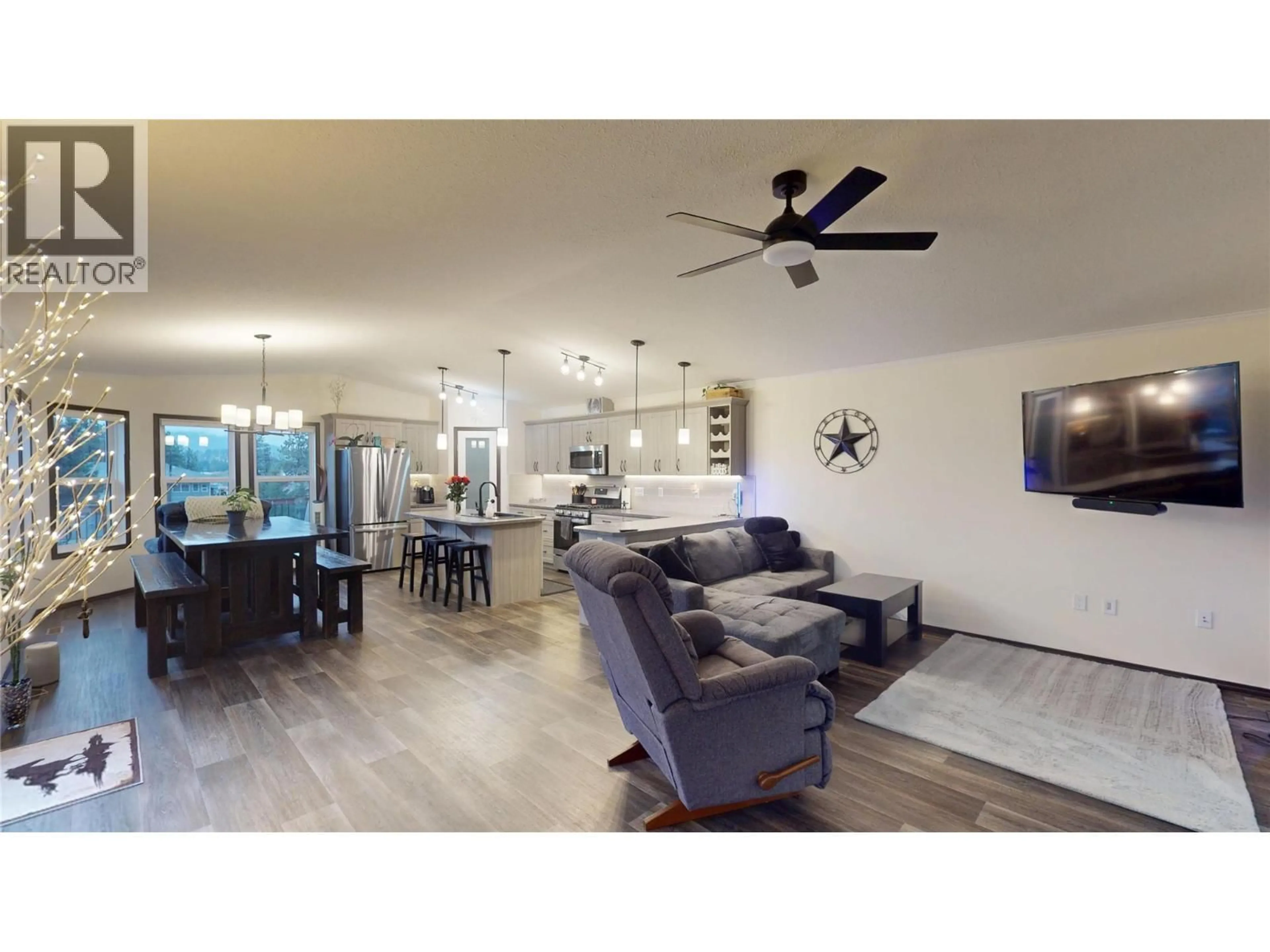 Open concept kitchen, wood/laminate floor for 517 PAGURUT AVENUE WEST, Cranbrook British Columbia V1C0G5