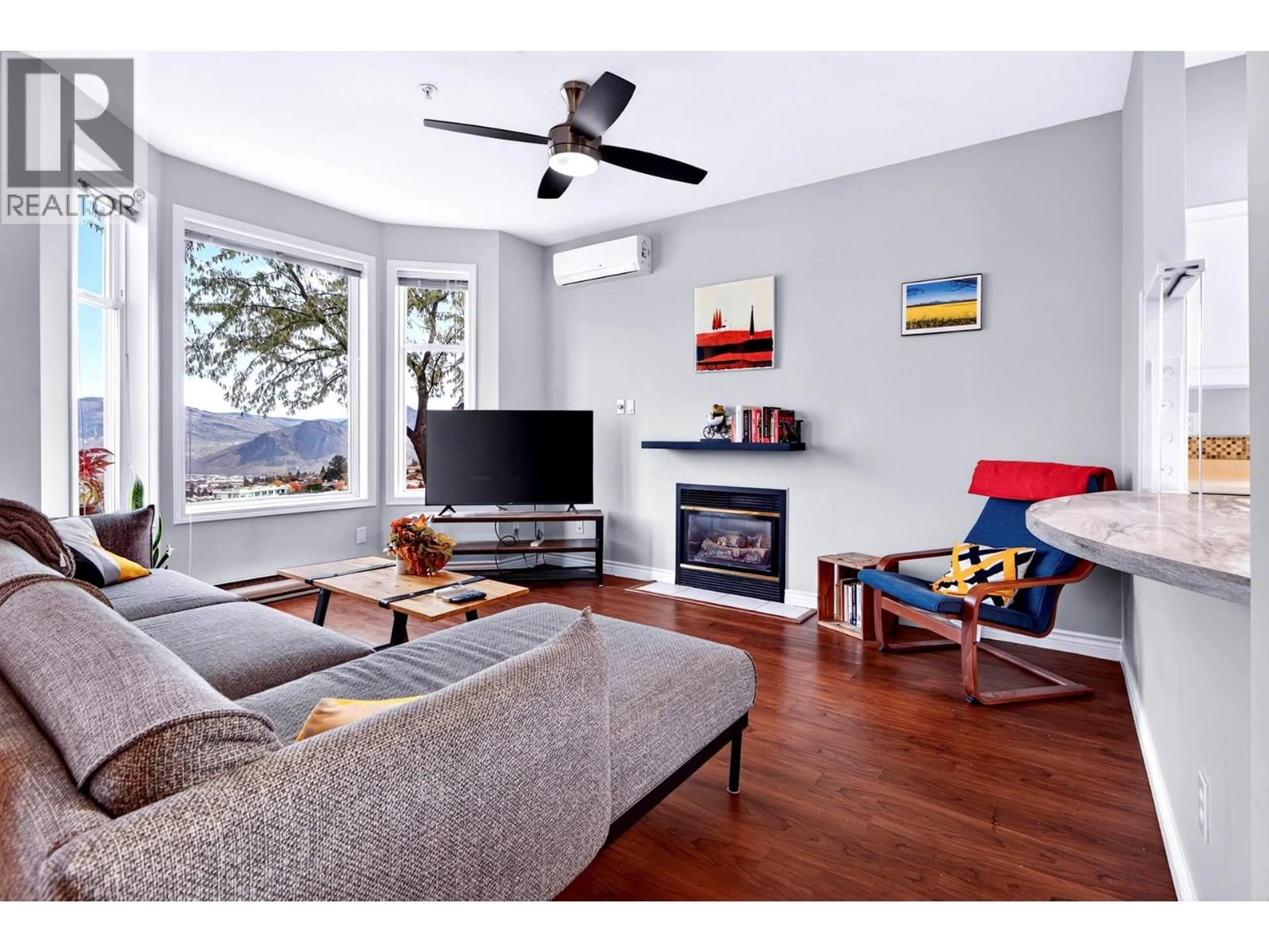 Living room with furniture, wood/laminate floor for 102 - 1120 HUGH ALLAN DRIVE, Kamloops British Columbia V1S1T4