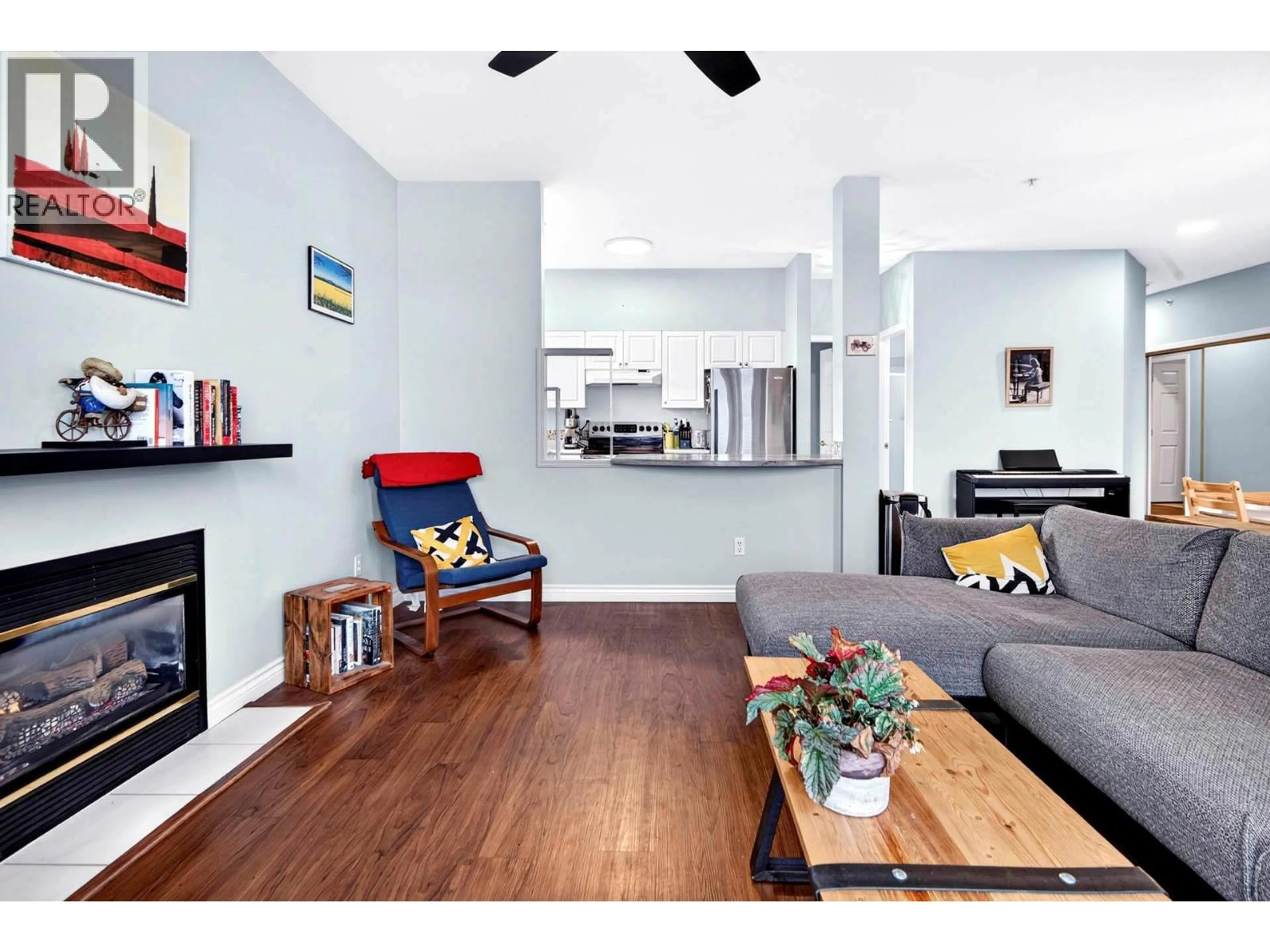 Living room with furniture, wood/laminate floor for 102 - 1120 HUGH ALLAN DRIVE, Kamloops British Columbia V1S1T4