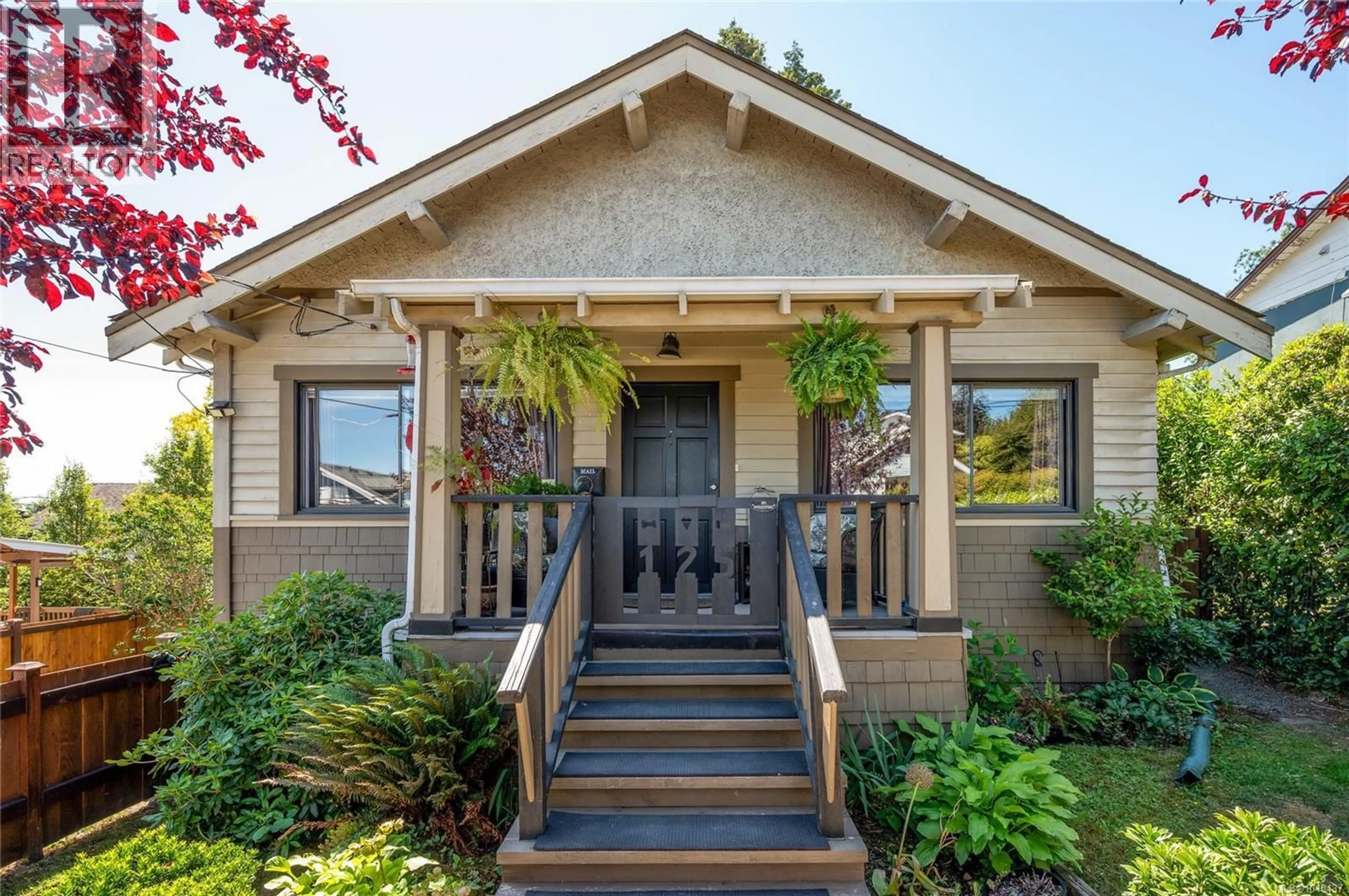 Home with vinyl exterior material, street for 125 TOWNSITE ROAD, Nanaimo British Columbia V9S1K5