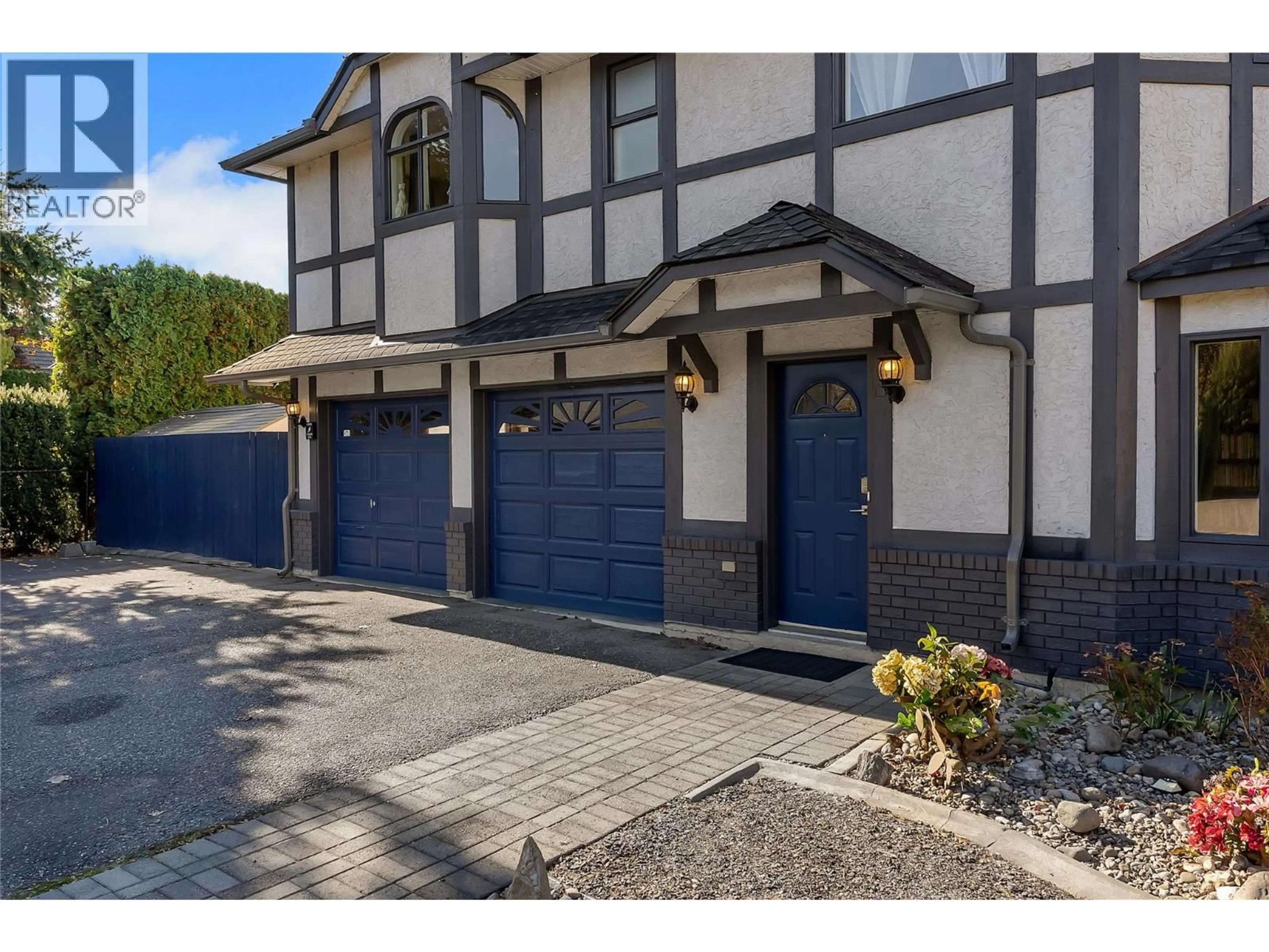 Indoor garage for 437 DUKE COURT, Kelowna British Columbia V1W3A2