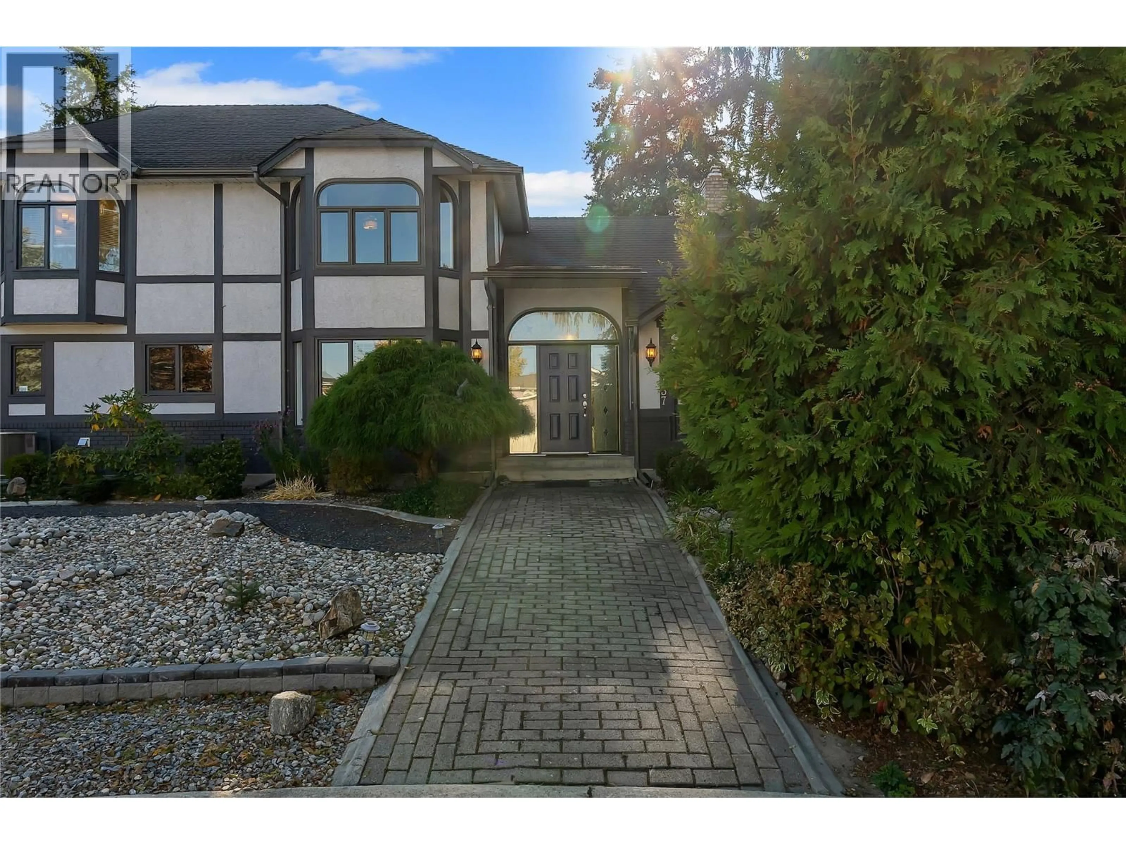 Unknown for 437 DUKE COURT, Kelowna British Columbia V1W3A2