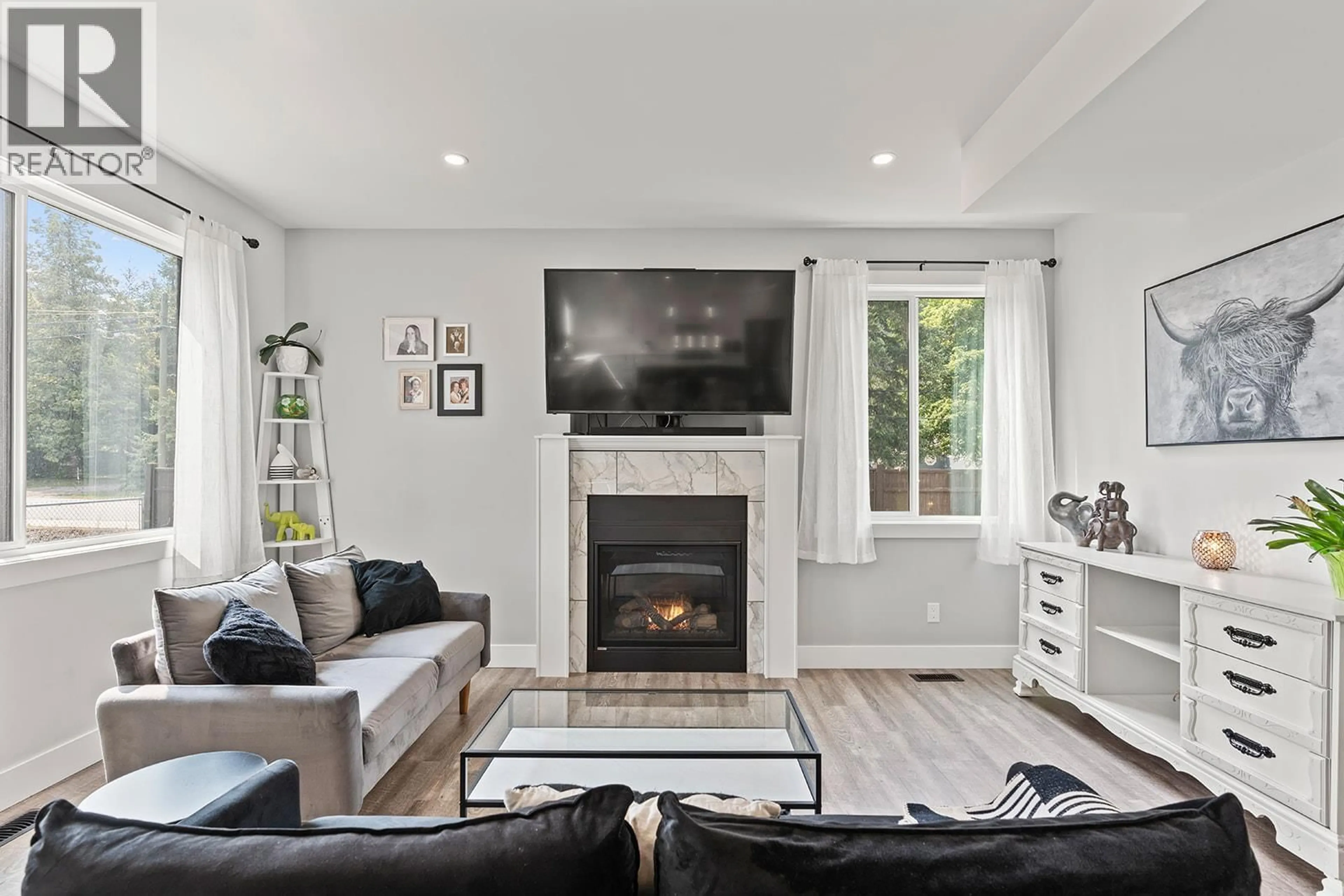 Living room with furniture, unknown for 1 - 1441 20 AVENUE SOUTHEAST, Salmon Arm British Columbia V1E2M9