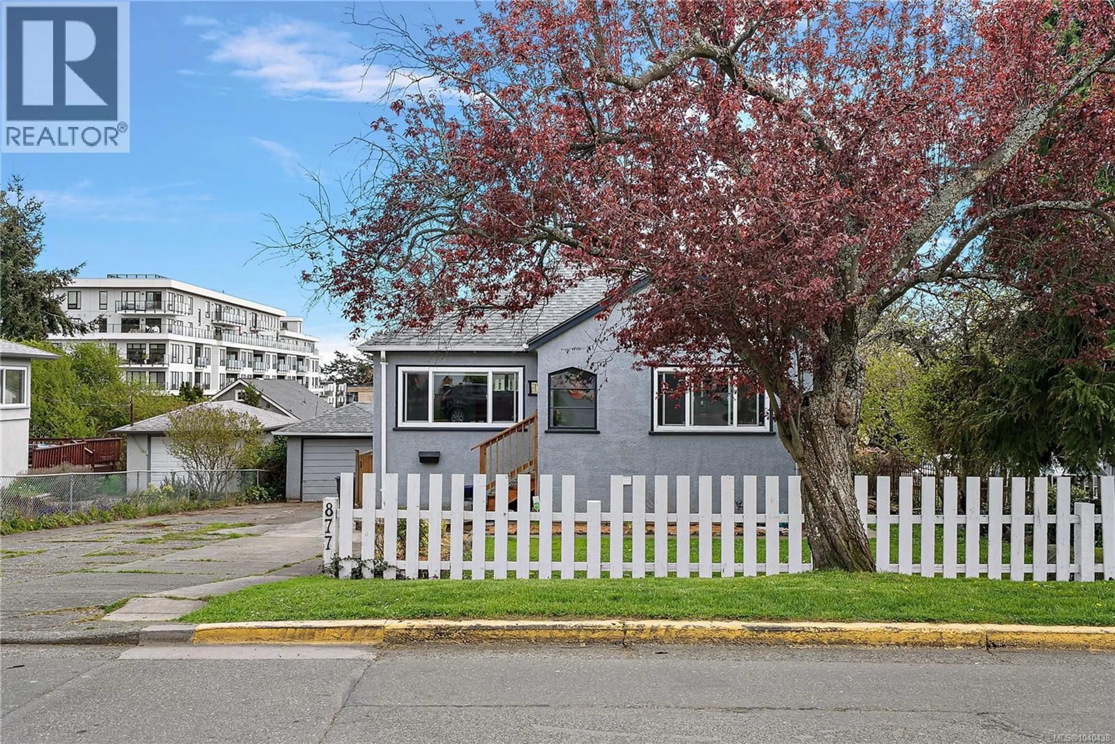 Home with vinyl exterior material, street for 877 WOLLASTON STREET, Esquimalt British Columbia V9A5A9