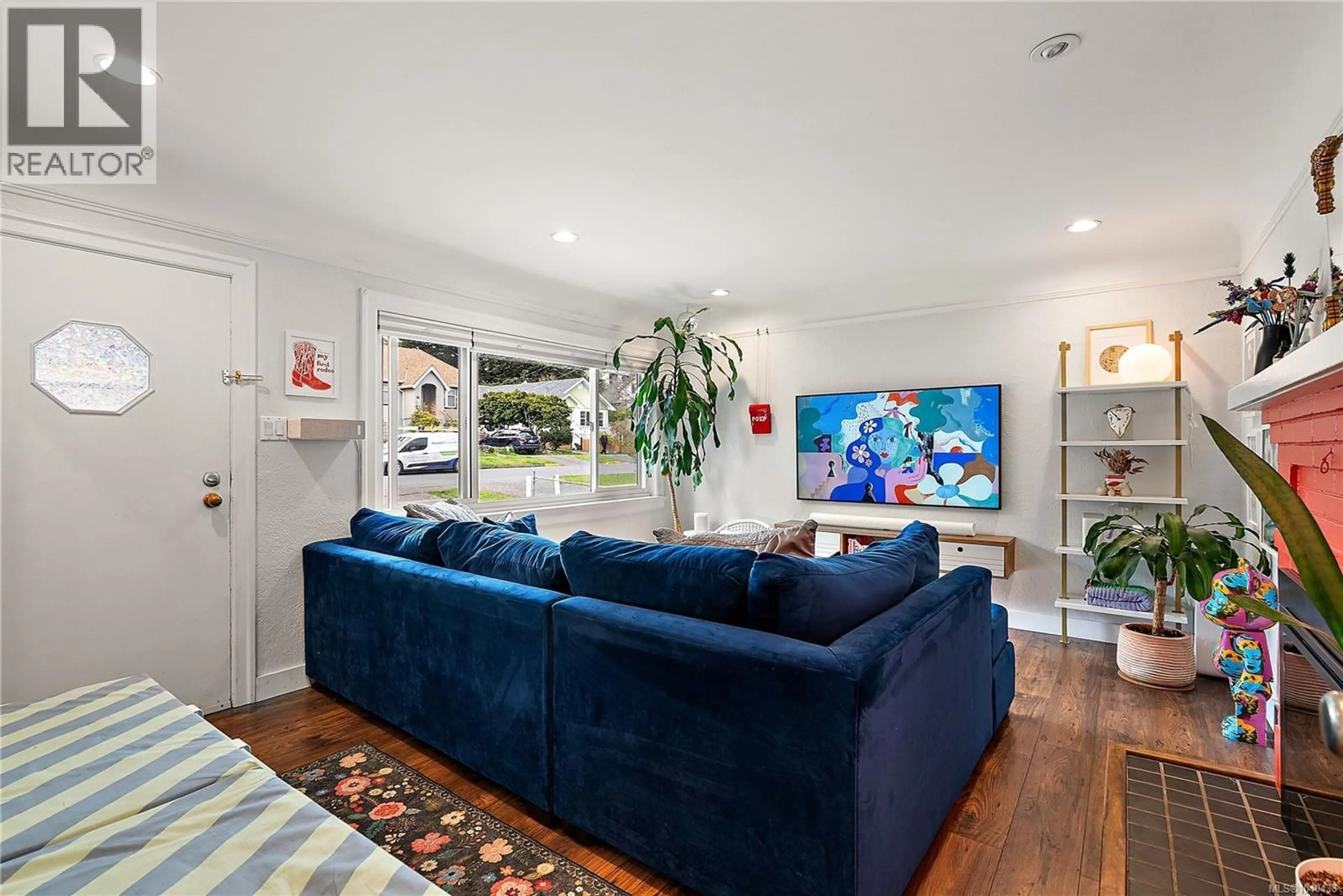 Living room with furniture, unknown for 877 WOLLASTON STREET, Esquimalt British Columbia V9A5A9