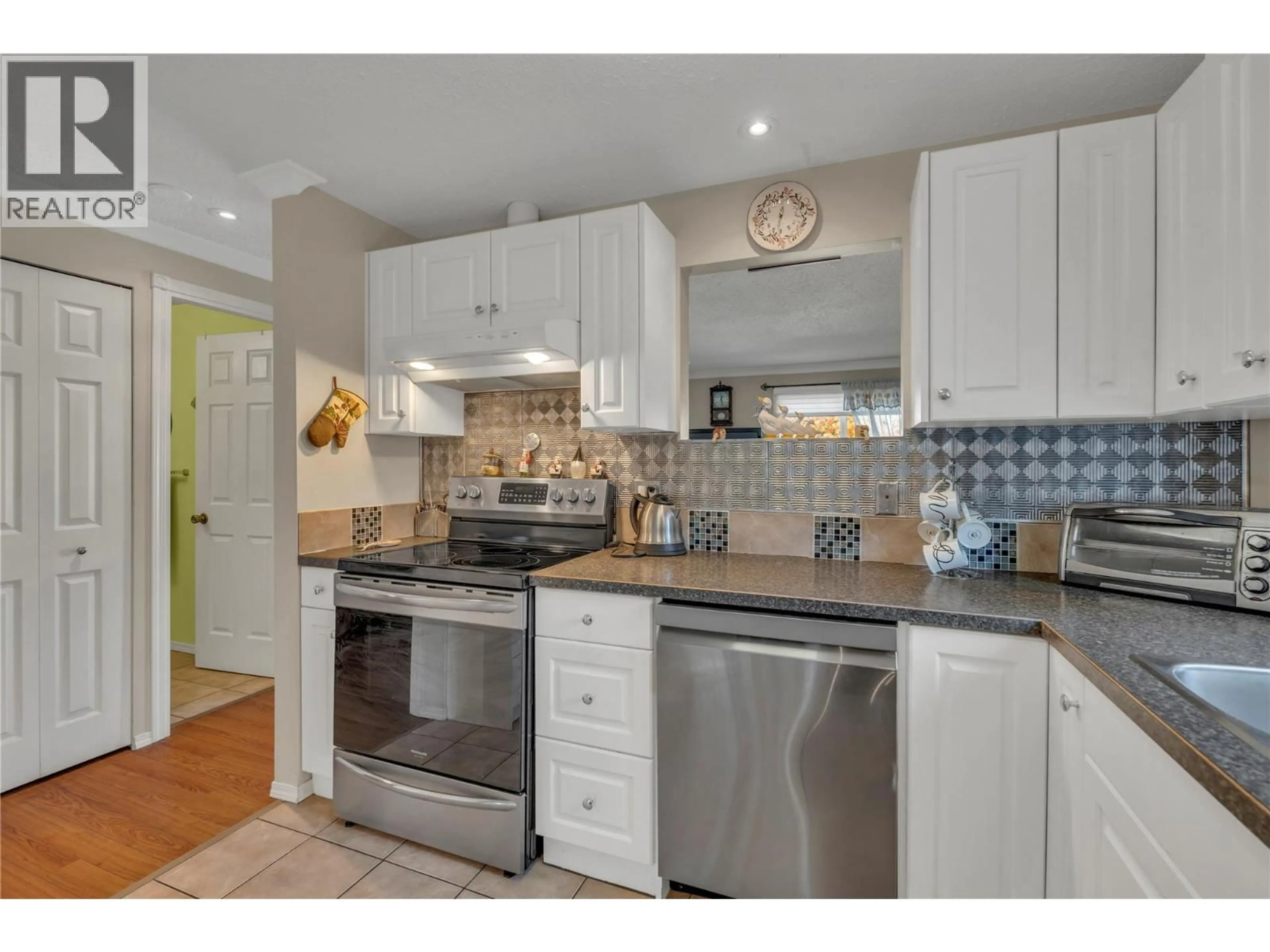 Standard kitchen, unknown for 6 - 10907 JUBILEE ROAD WEST, Summerland British Columbia V0H1Z0