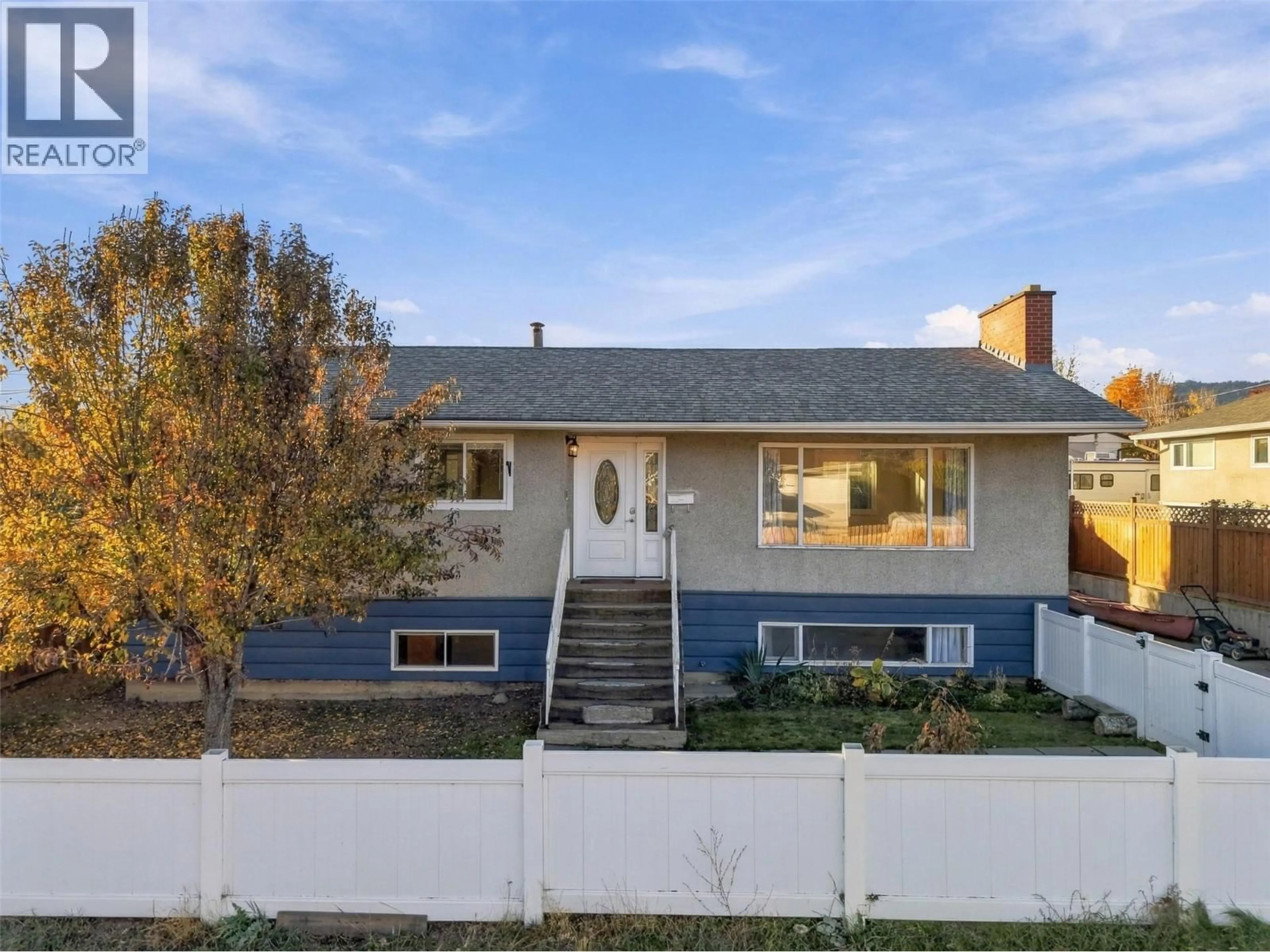 Home with vinyl exterior material, street for 675 WINDSOR AVENUE, Kamloops British Columbia V2B2B2