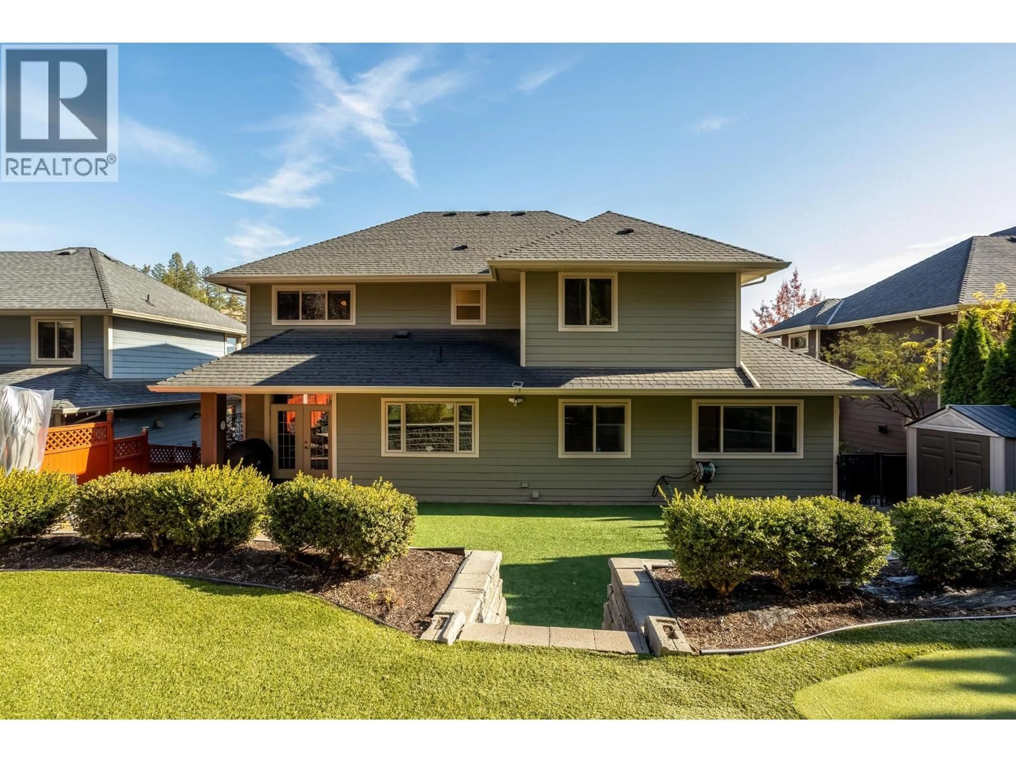 Home with vinyl exterior material, street for 220 TERRACE HILL PLACE, Kelowna British Columbia V1V2T1