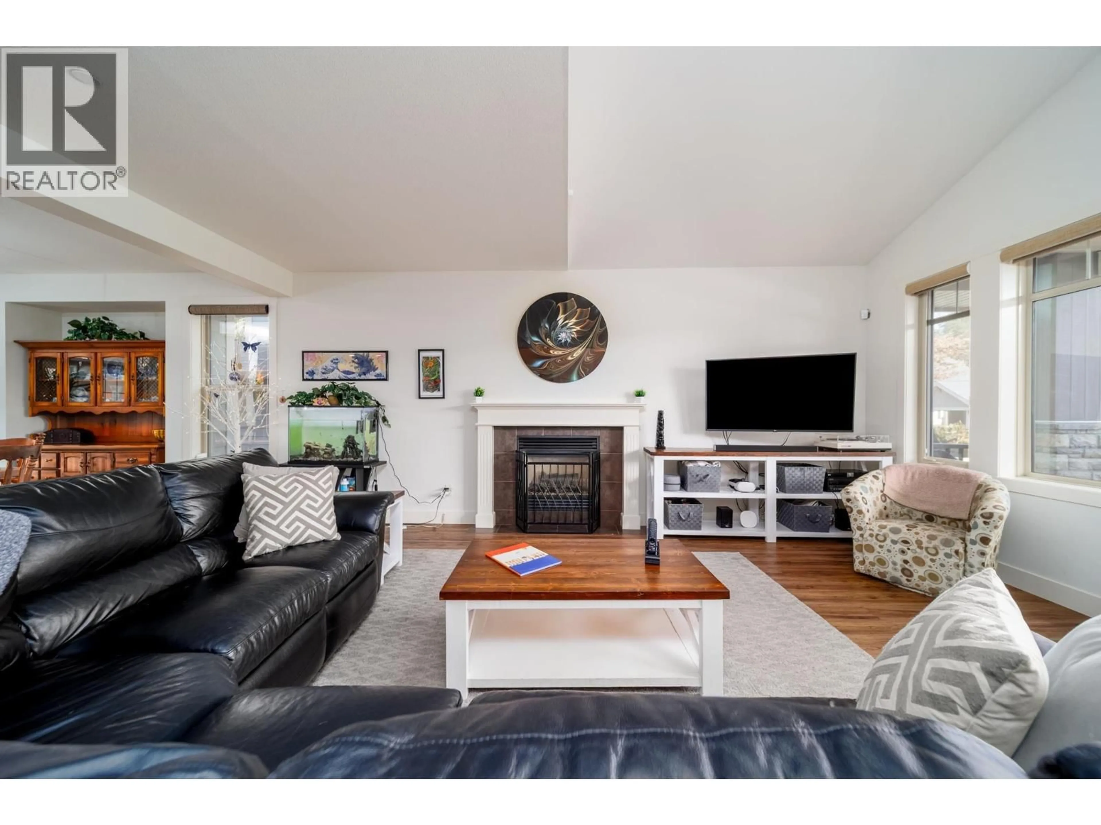 Living room with furniture, unknown for 220 TERRACE HILL PLACE, Kelowna British Columbia V1V2T1