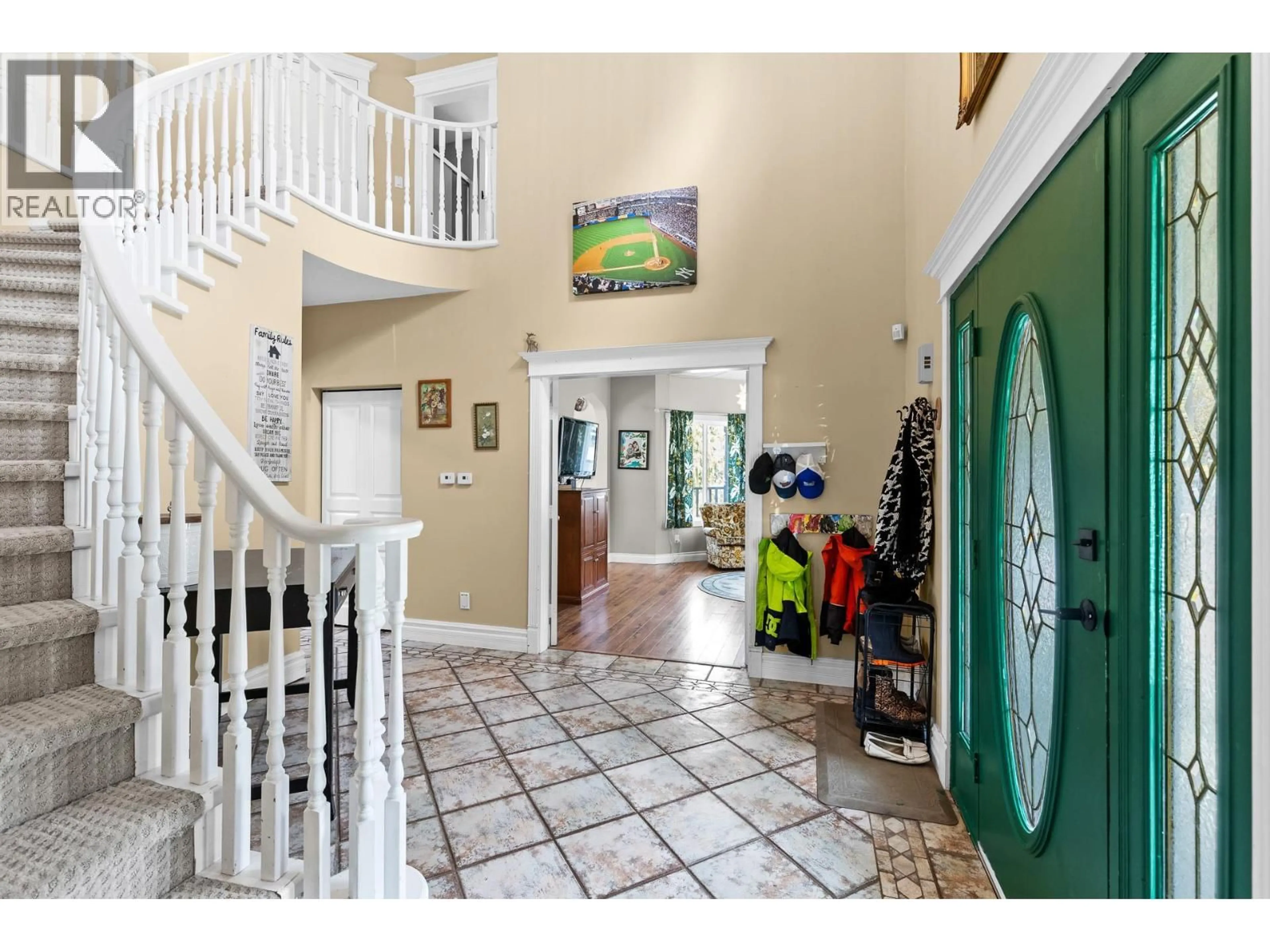 Indoor foyer for 4614 JUNE SPRINGS ROAD, Kelowna British Columbia V1W4C8