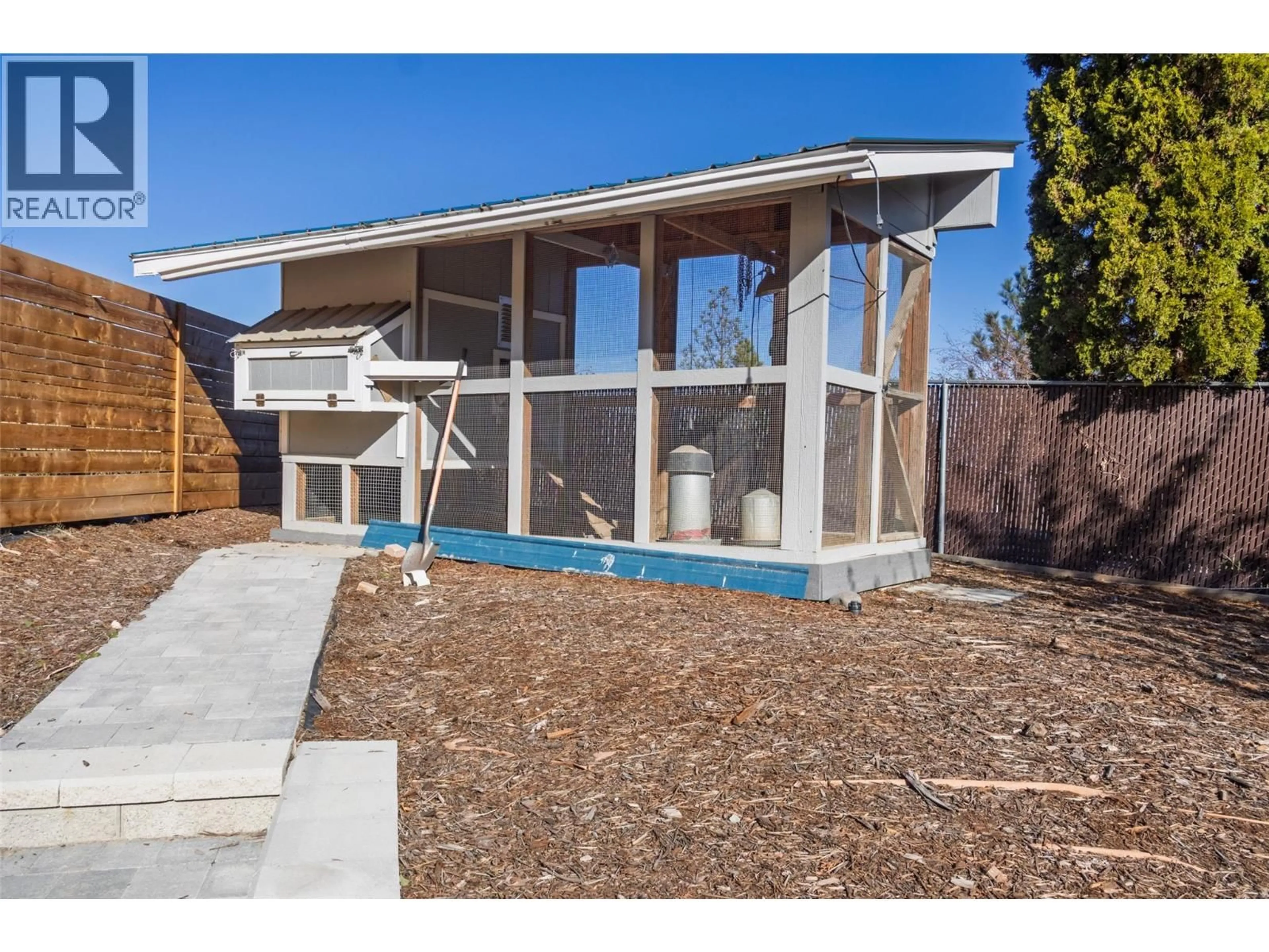 Home with vinyl exterior material, street for 325 WHITESHIELD CRESCENT, Kamloops British Columbia V2E1G3