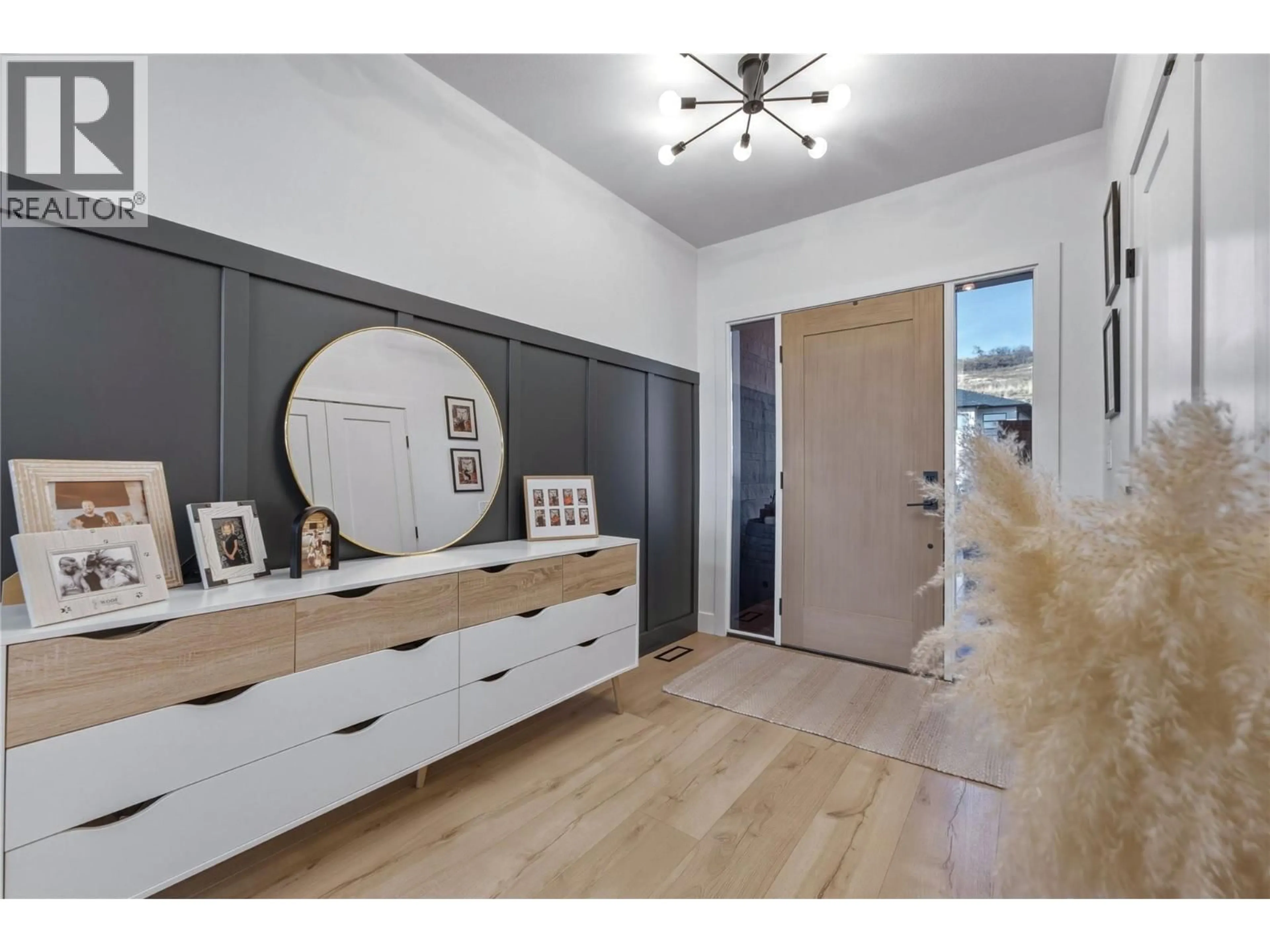 Indoor entryway for 7151 APEX DRIVE, Vernon British Columbia V1B4E4