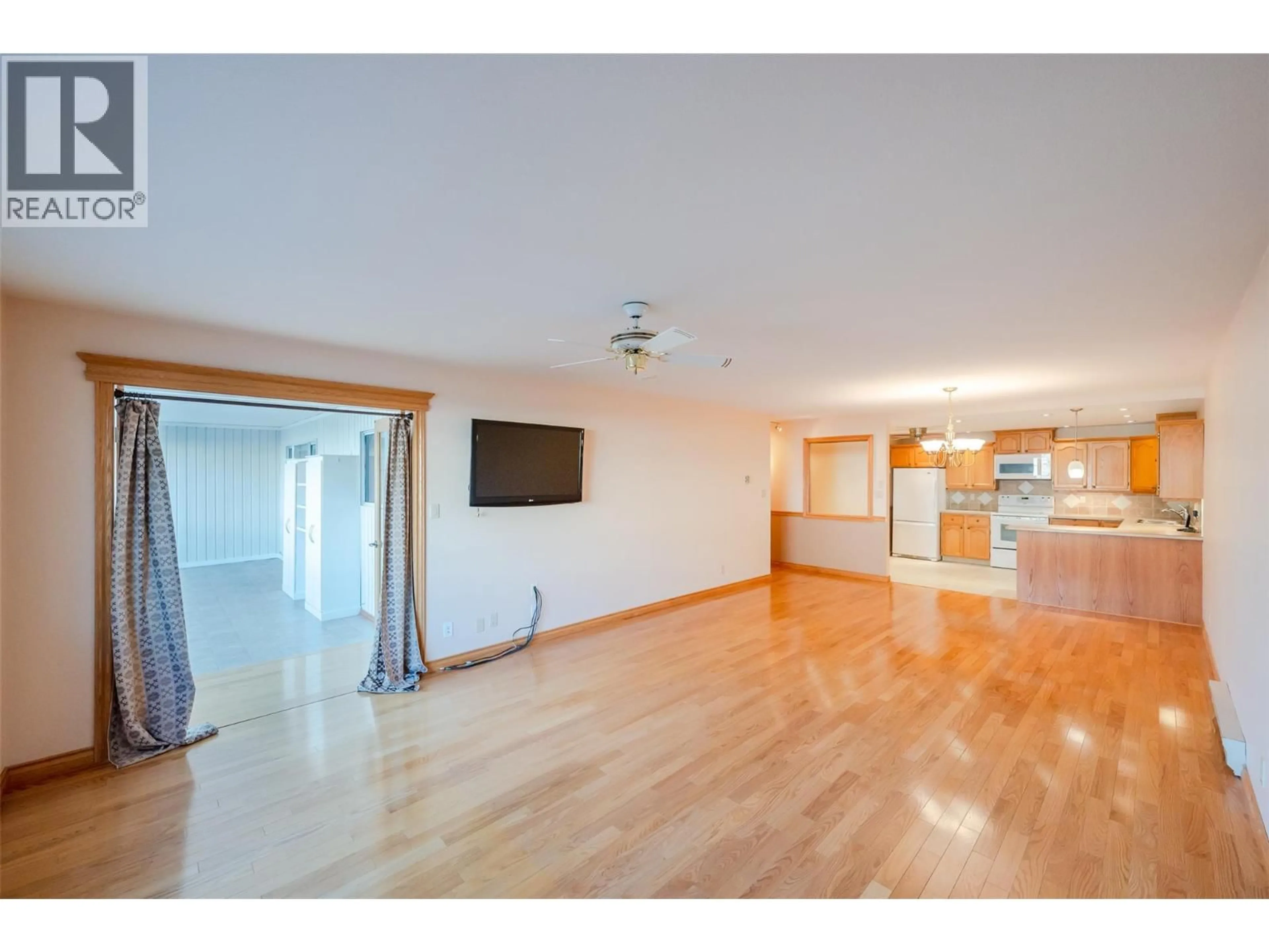 Unknown for 204 - 195 WARREN AVENUE WEST, Penticton British Columbia V2A3N1
