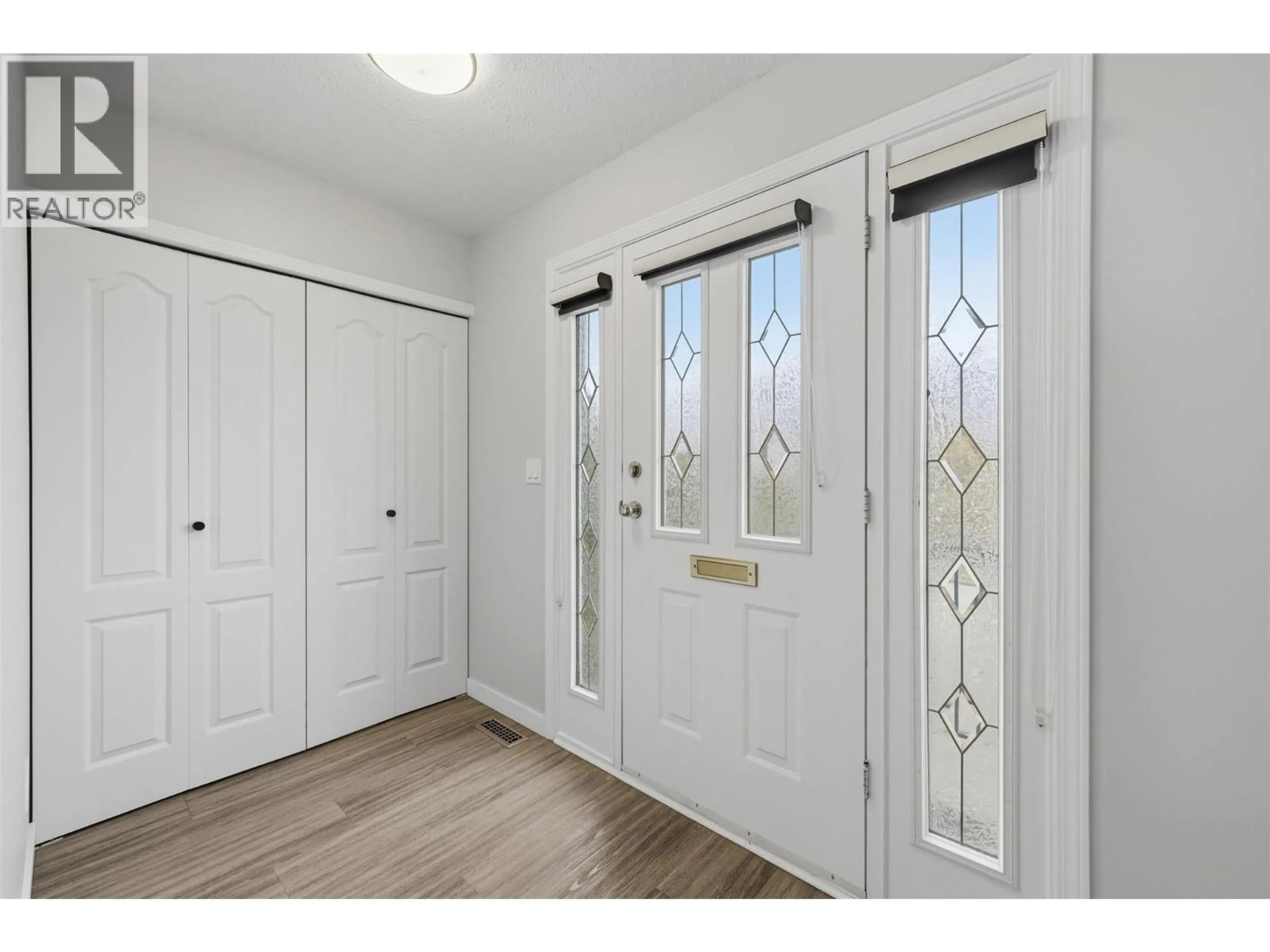 Indoor entryway for 801 ALPINE TERRACE, Kamloops British Columbia V2B6E7